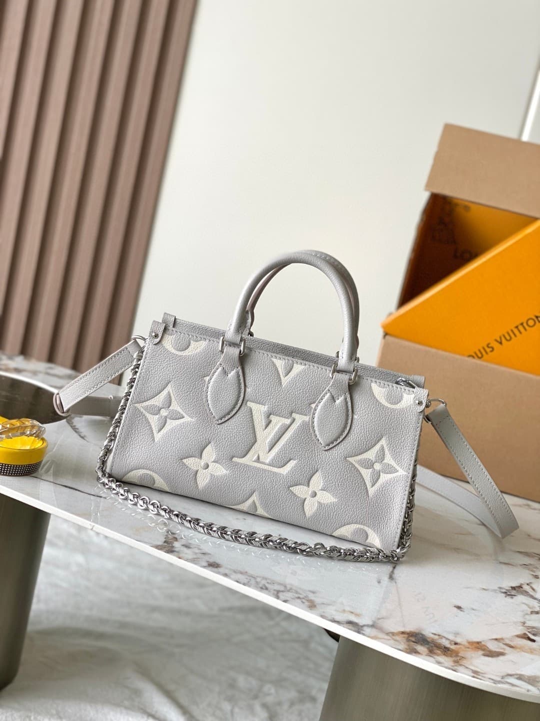 L X V ONTHEGO EAST WEST Bag M23641 25x13x10cm(Multiple colors)