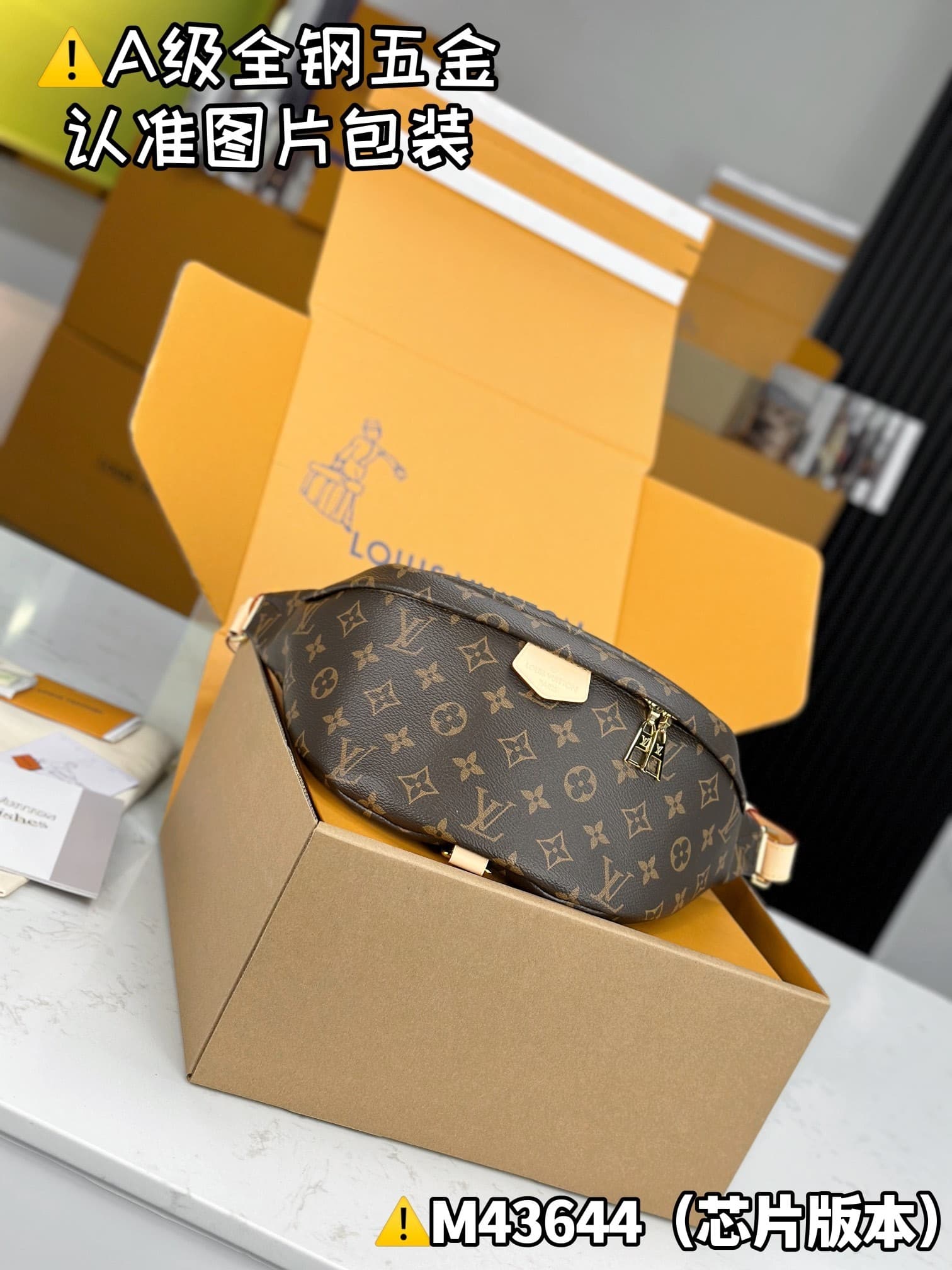 L X V Pockets M43644 37x14x13cm