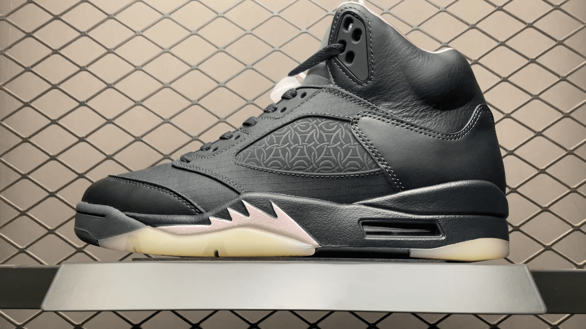 JRD5 Retro HQ3004-001