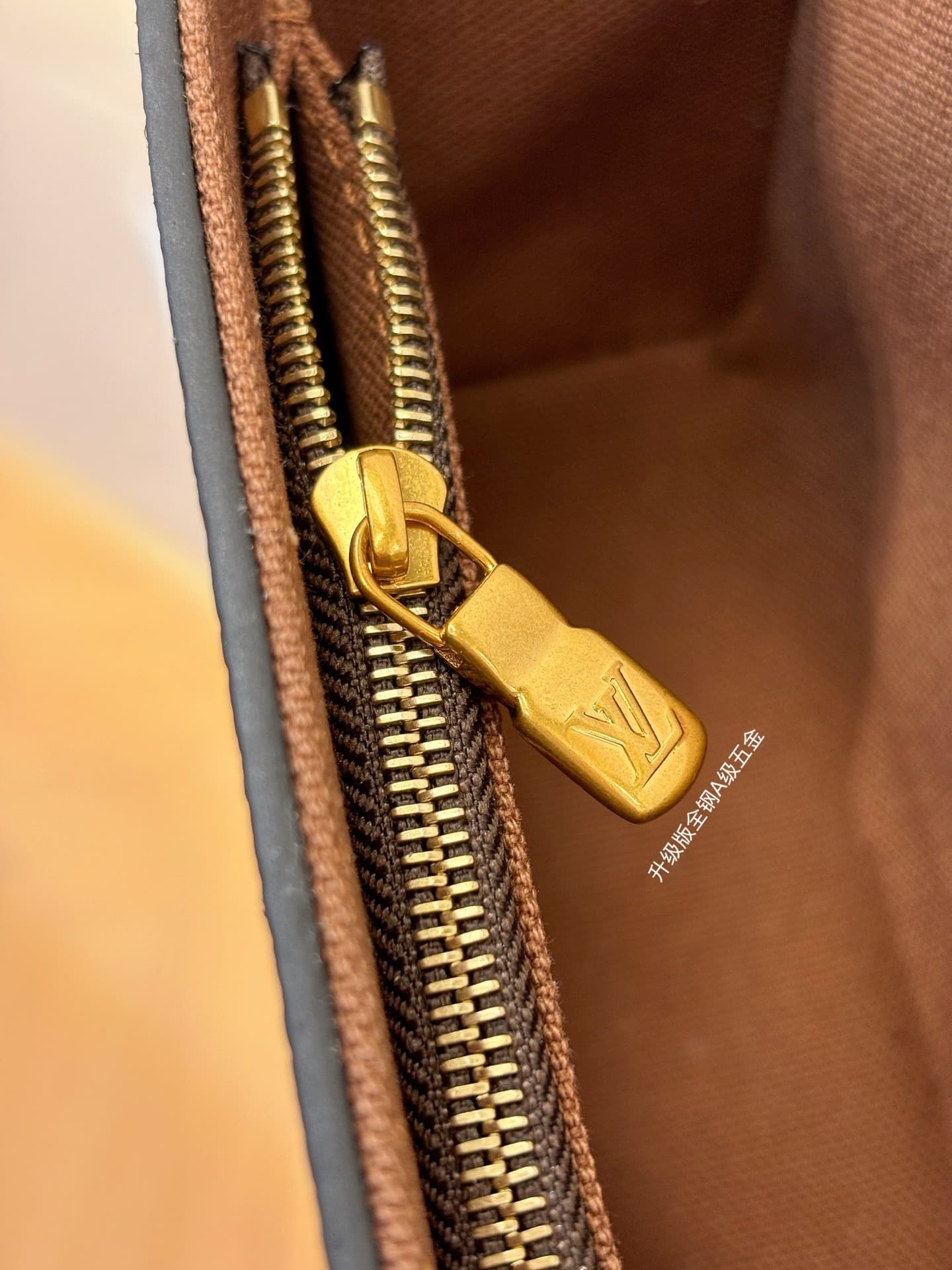 L X V STEAMER Bag M14738 18x11x6.5cm