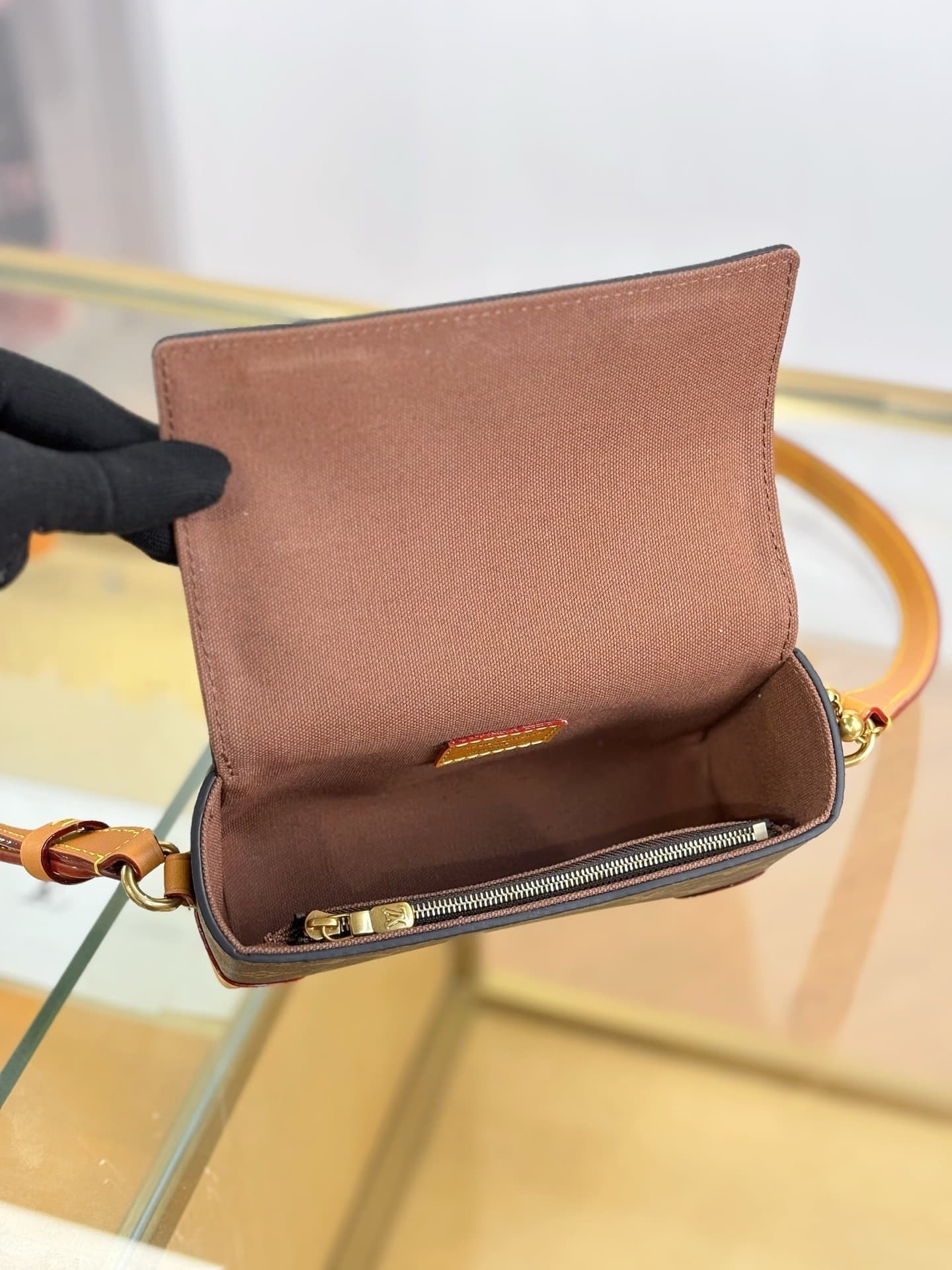 L X V STEAMER Bag M14738 18x11x6.5cm
