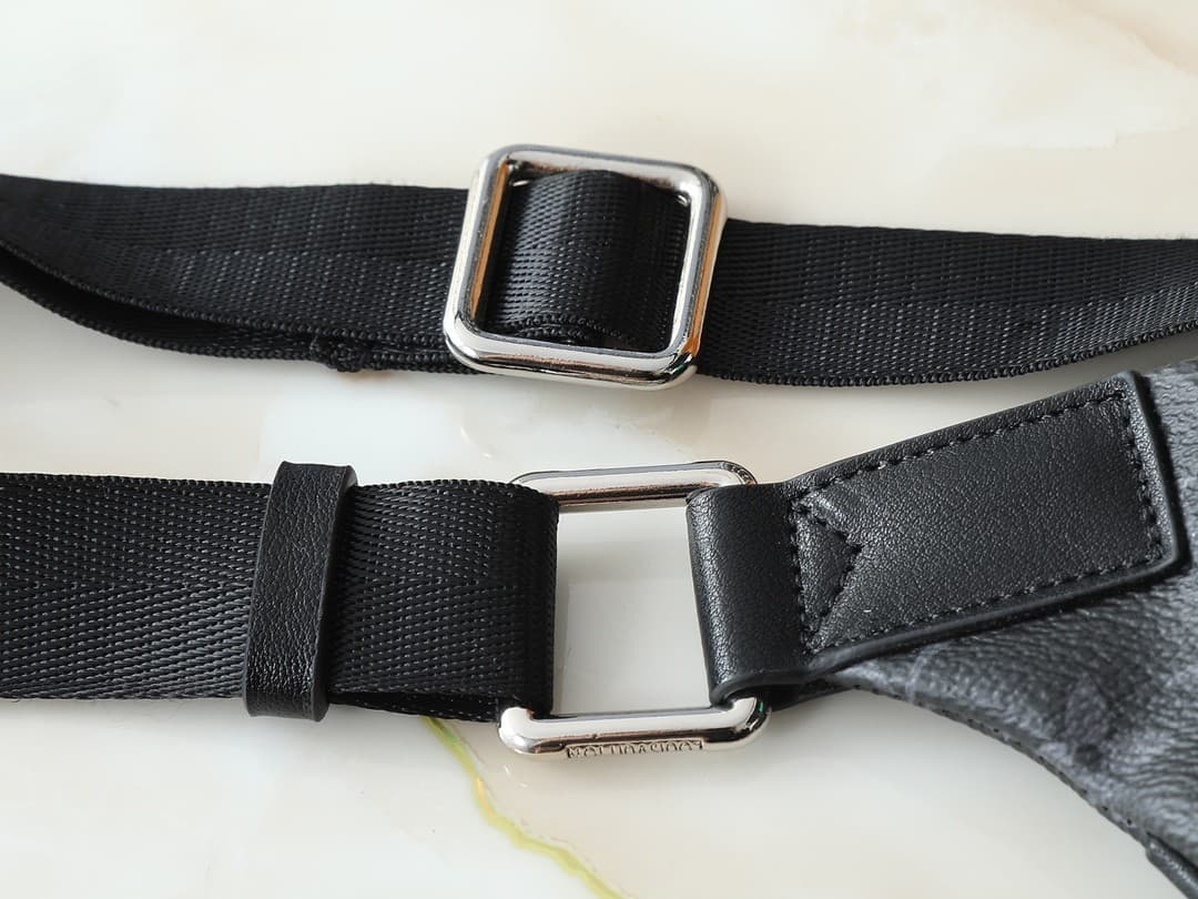 L X V DISCOVERY Pockets M25924 44x15x9cm