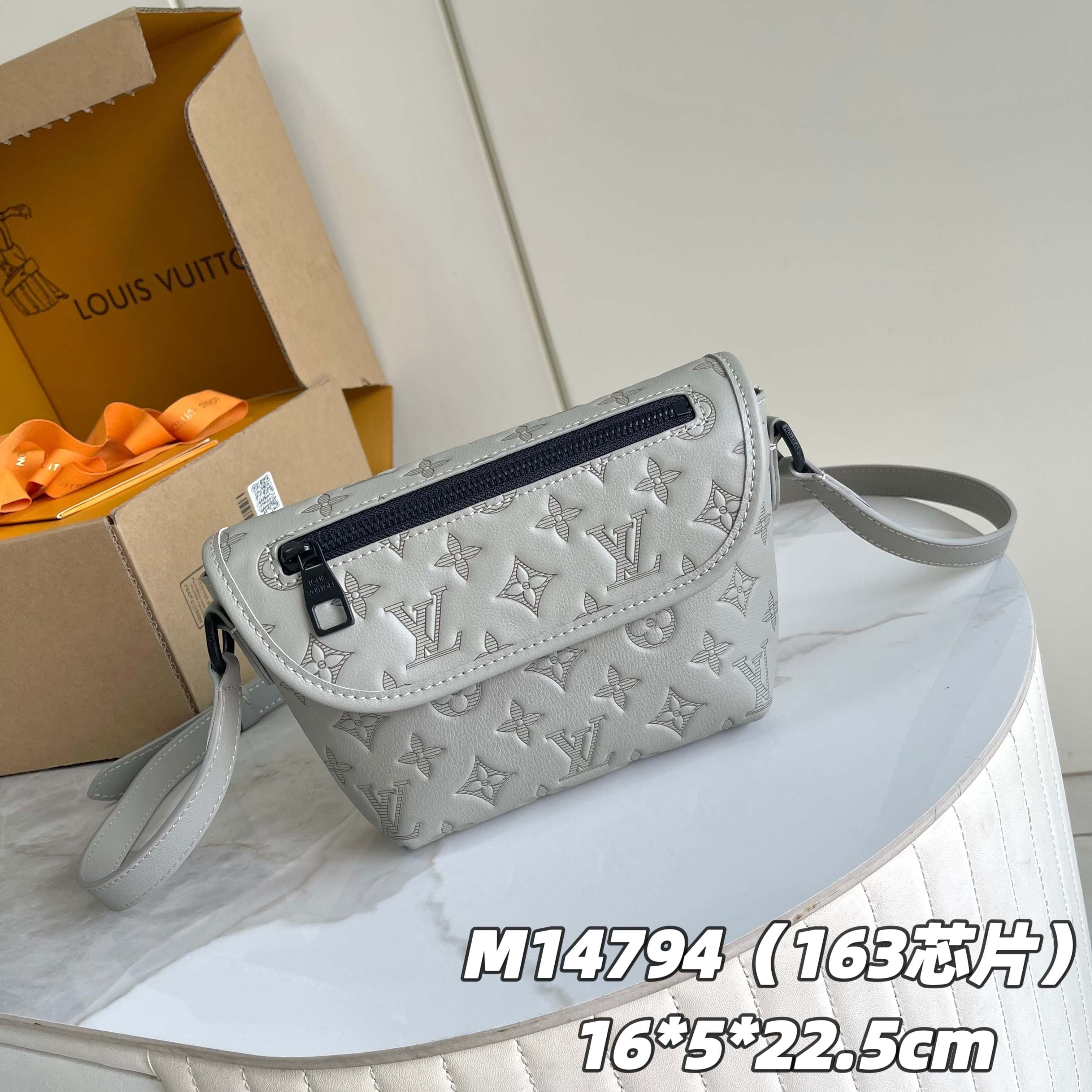 L X V PULSE M14794/M12636 22.5x16x5cm(Multiple colors)