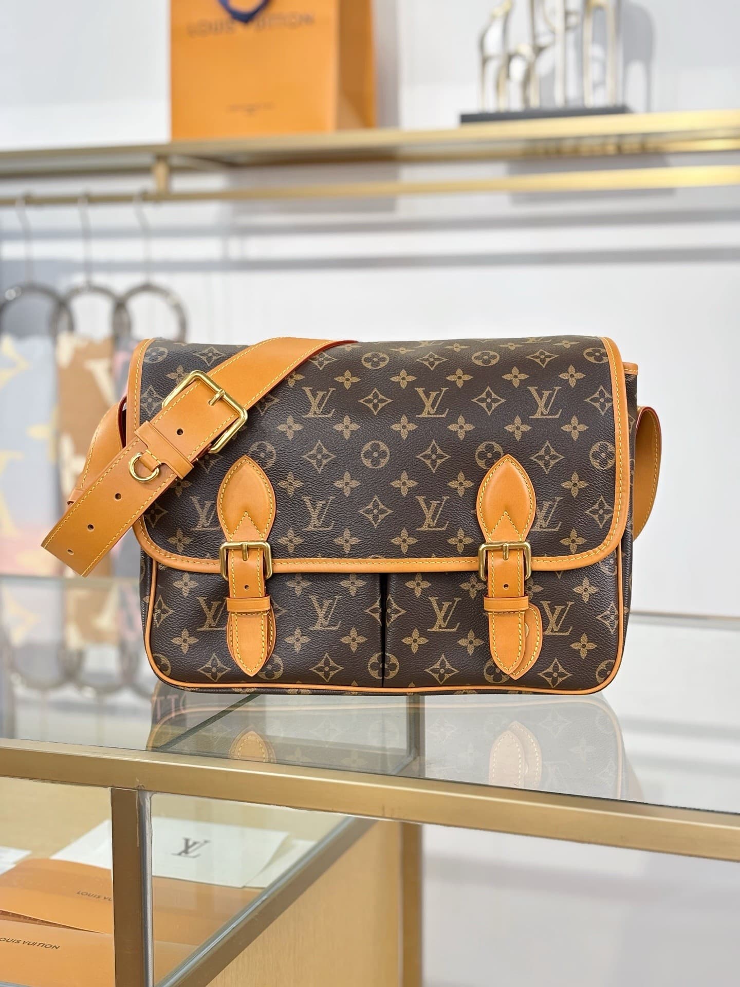 L X V SATCHEL Messenger Bags M14723 35.5x24x12cm
