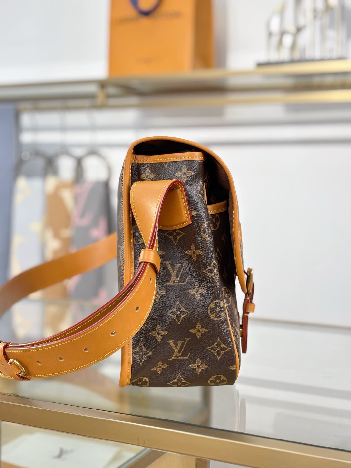 L X V SATCHEL Messenger Bags M14723 35.5x24x12cm