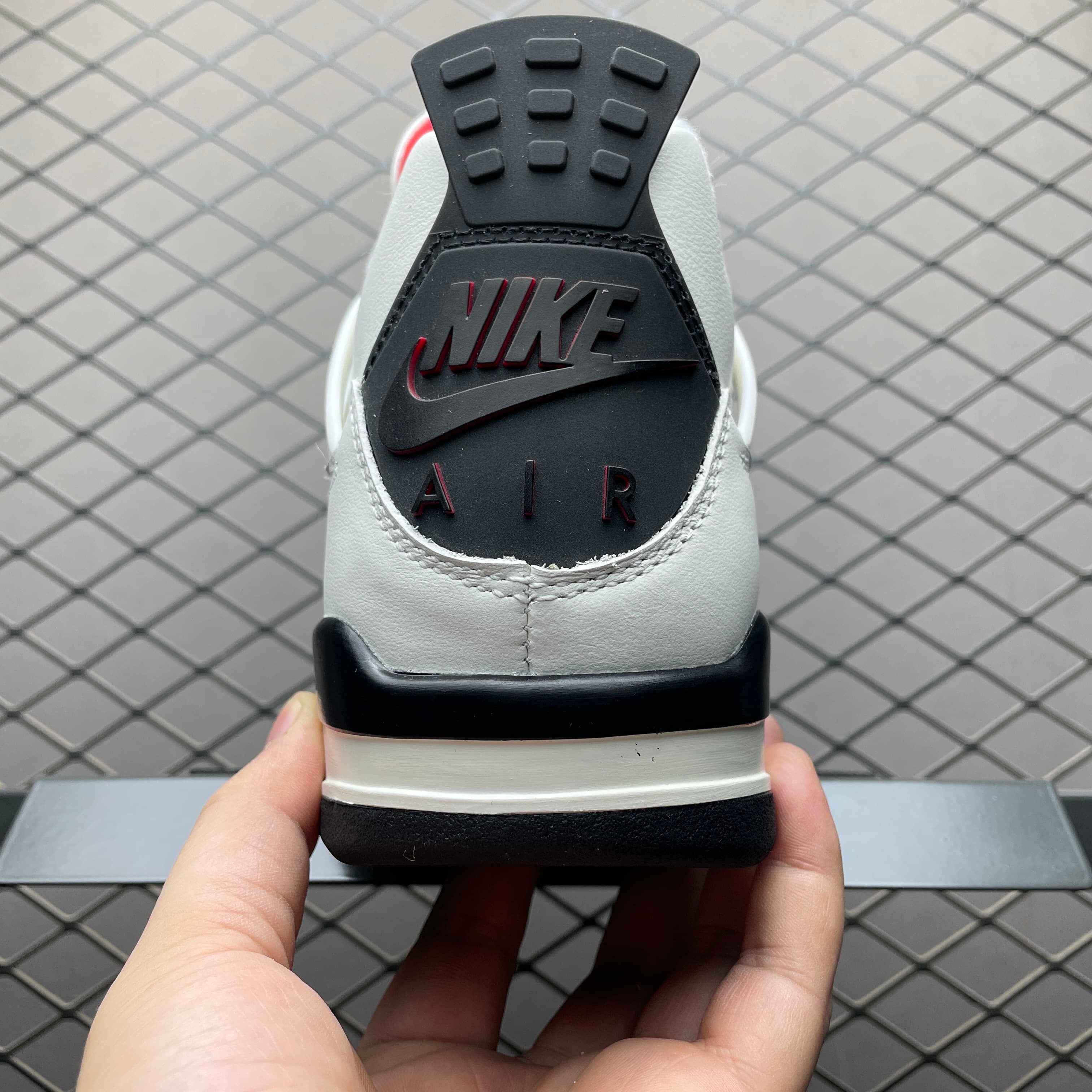 JRD 4 Sneakers IM4002-100