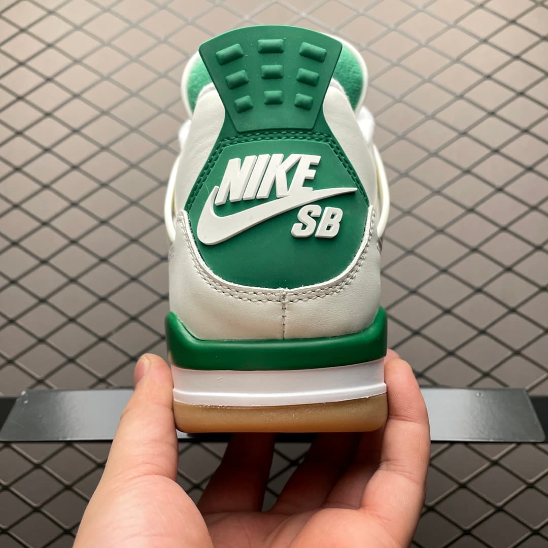 JRD 4 Retro SB Pine Green DR5415-103