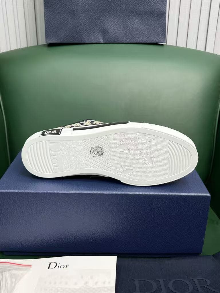 DR B23 oblique Sneaker