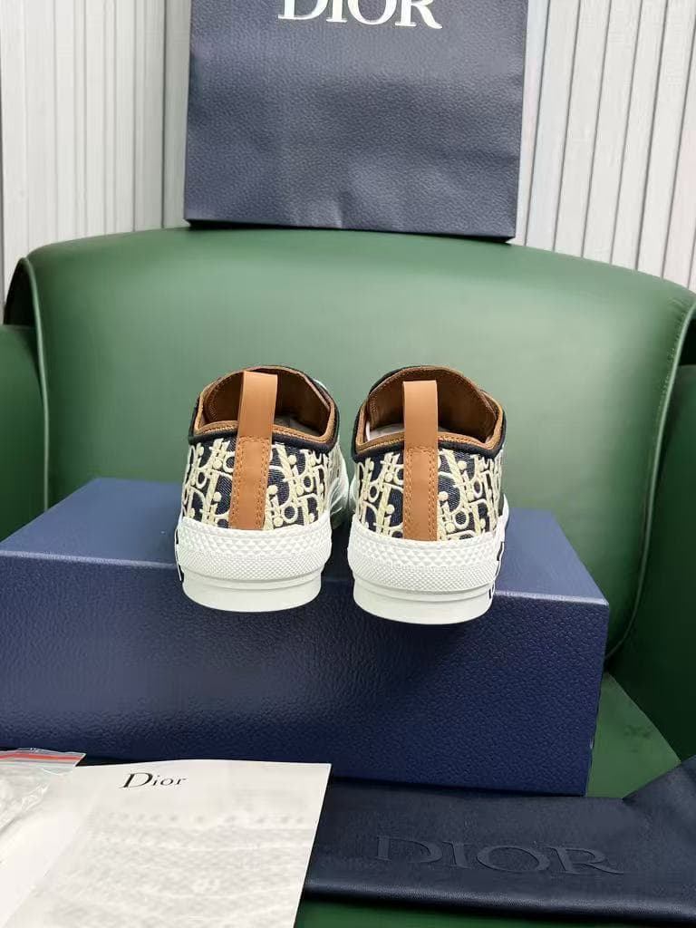 DR B23 oblique Sneaker
