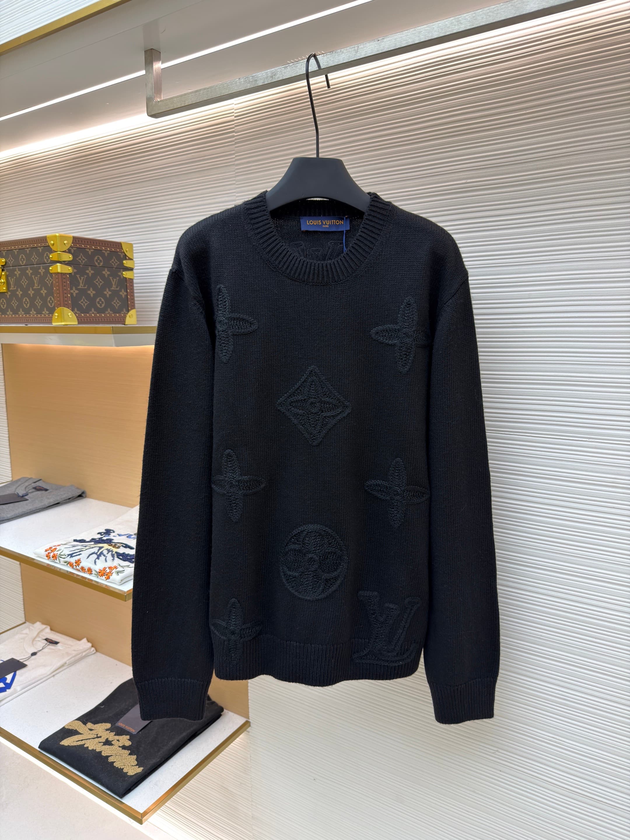 L X V Sweater 25ss