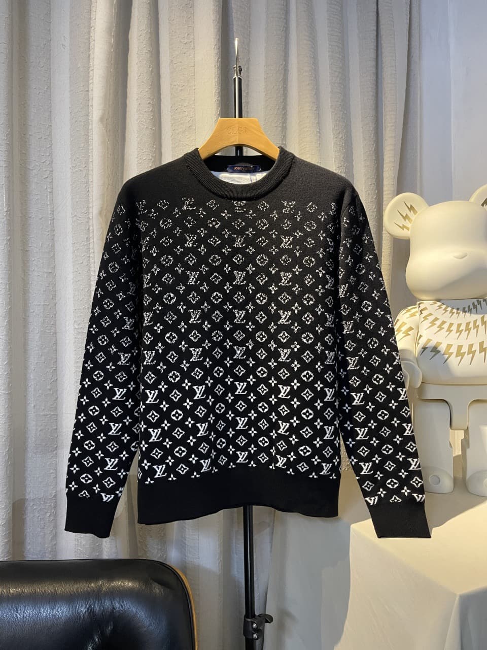 L X V Sweater 2025