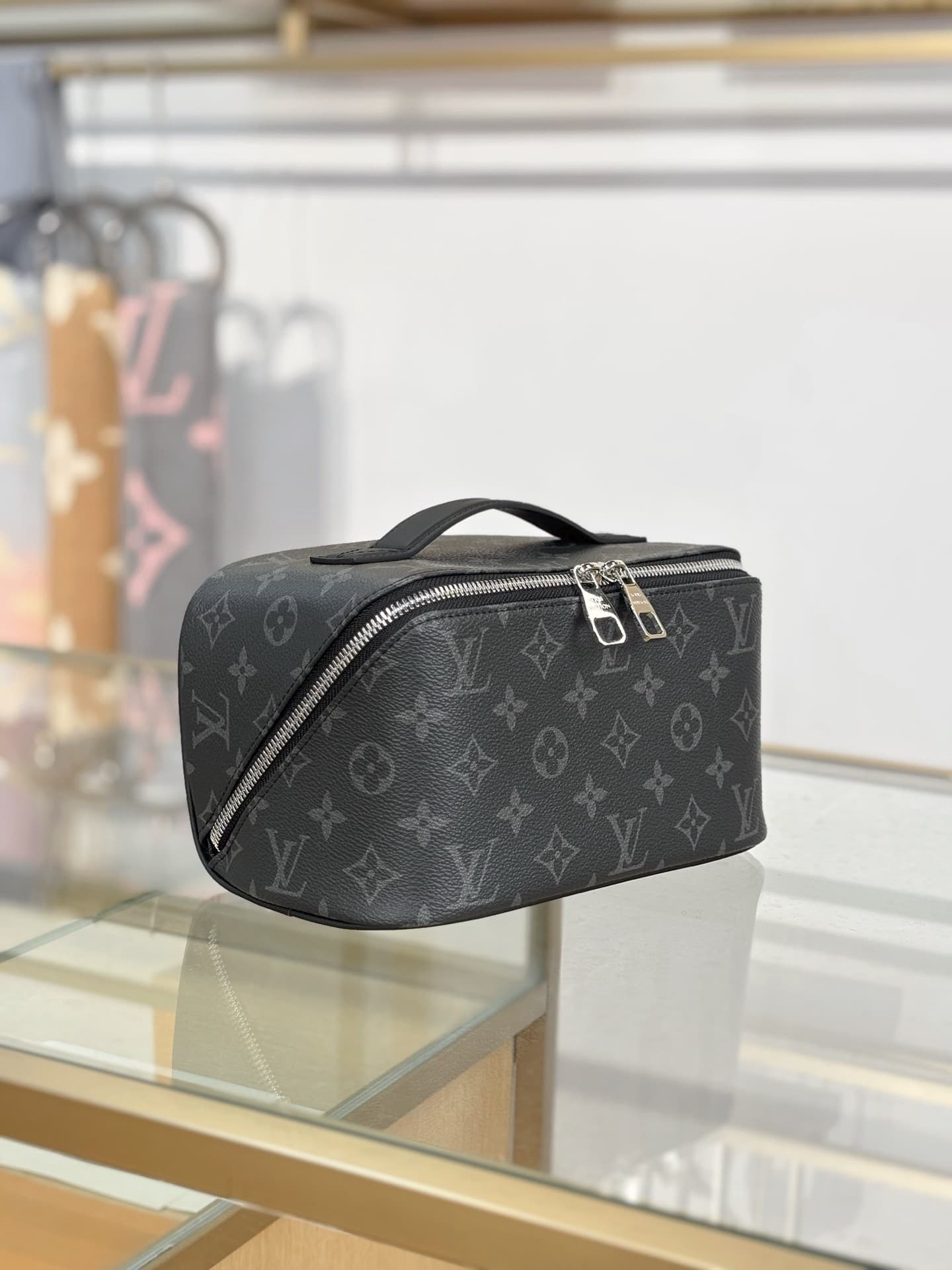 L X V TOILETRY BAG M11508 24x13x13cm