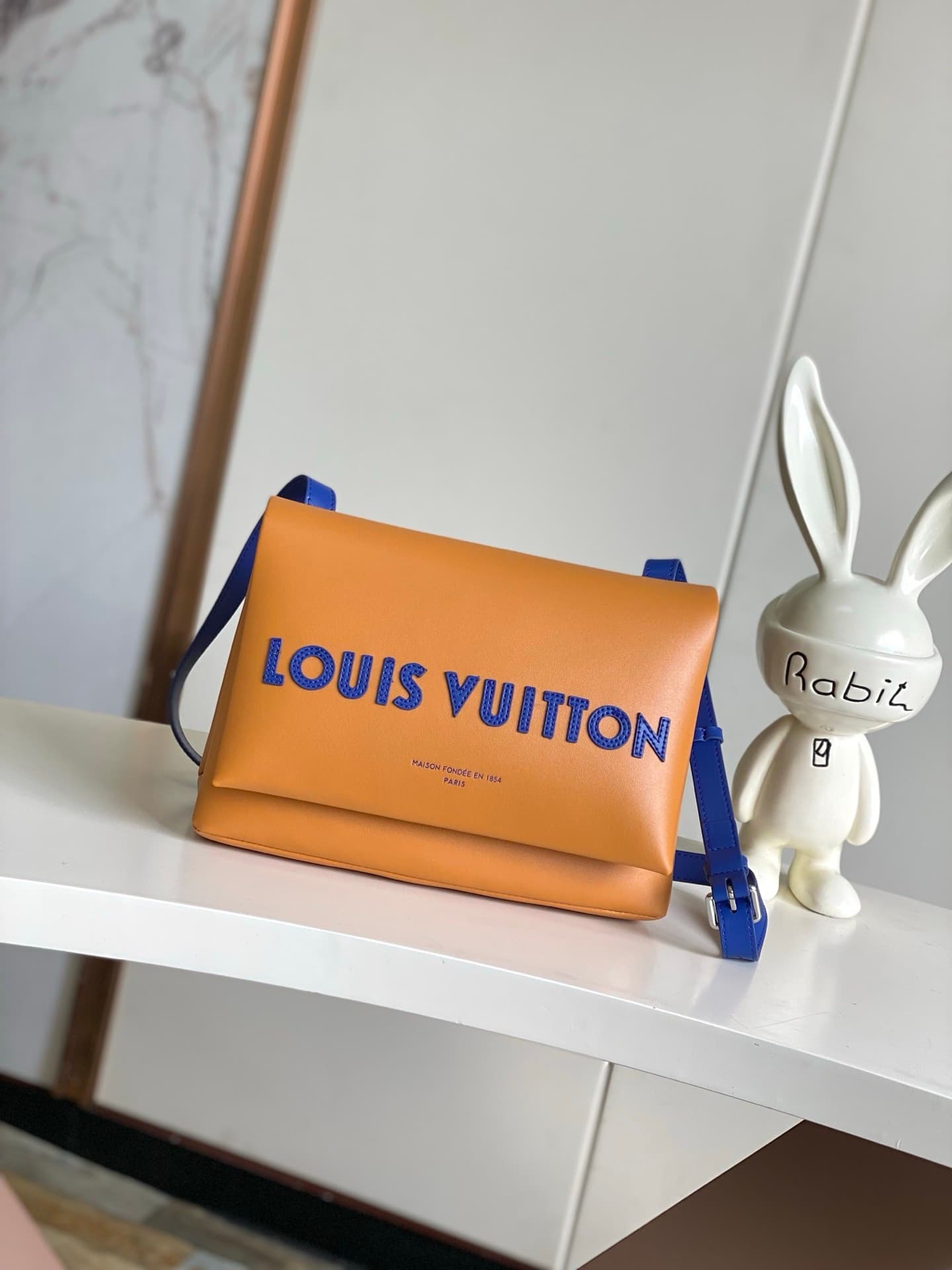 L X V Shoulder bag M12988 24x19x18cm