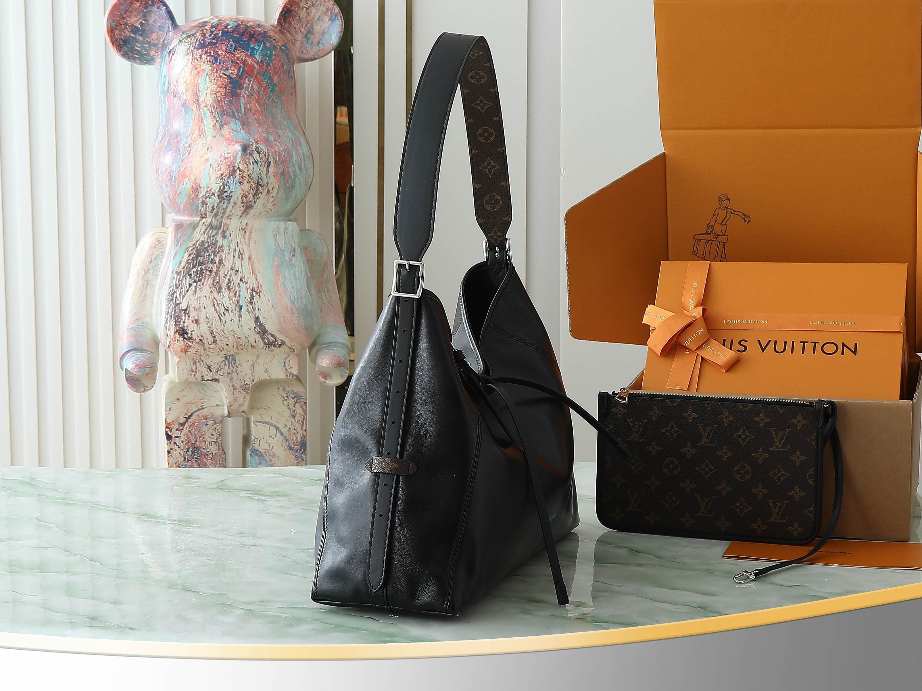 L X V CarryAll Dark 39x30x15cm