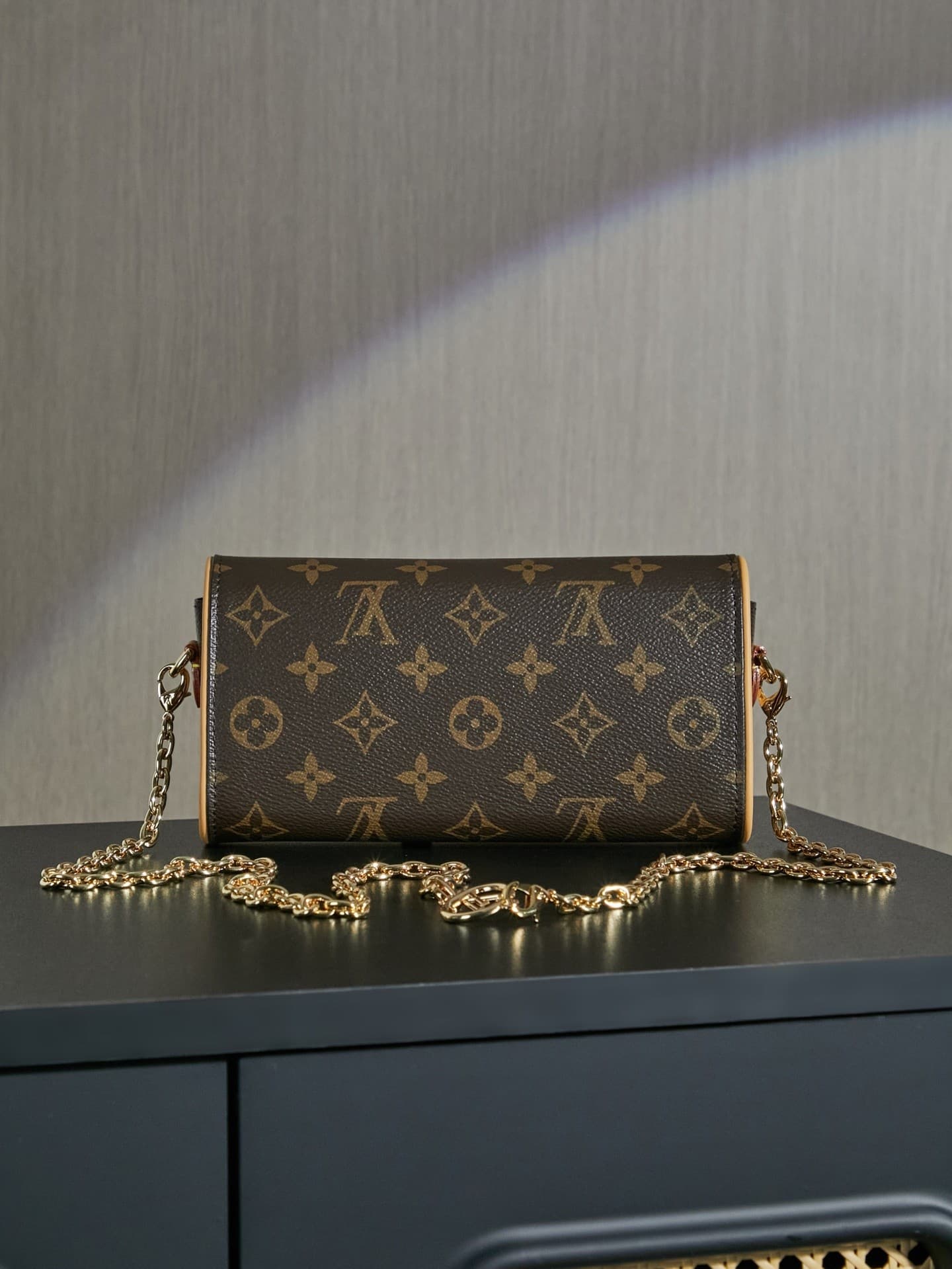 L X V Pochette Clle M13566 11x6x20.5cm