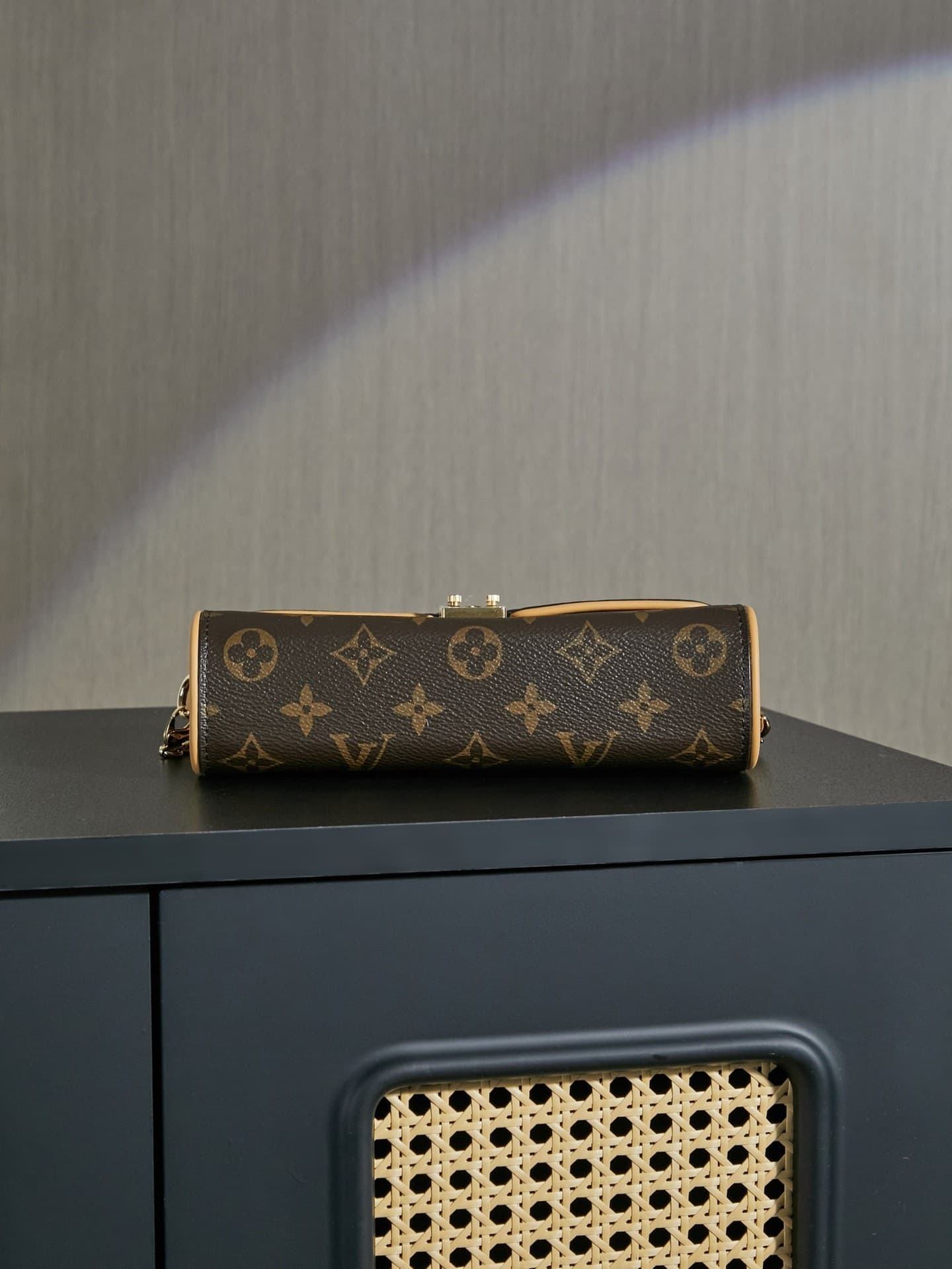 L X V Pochette Clle M13566 11x6x20.5cm