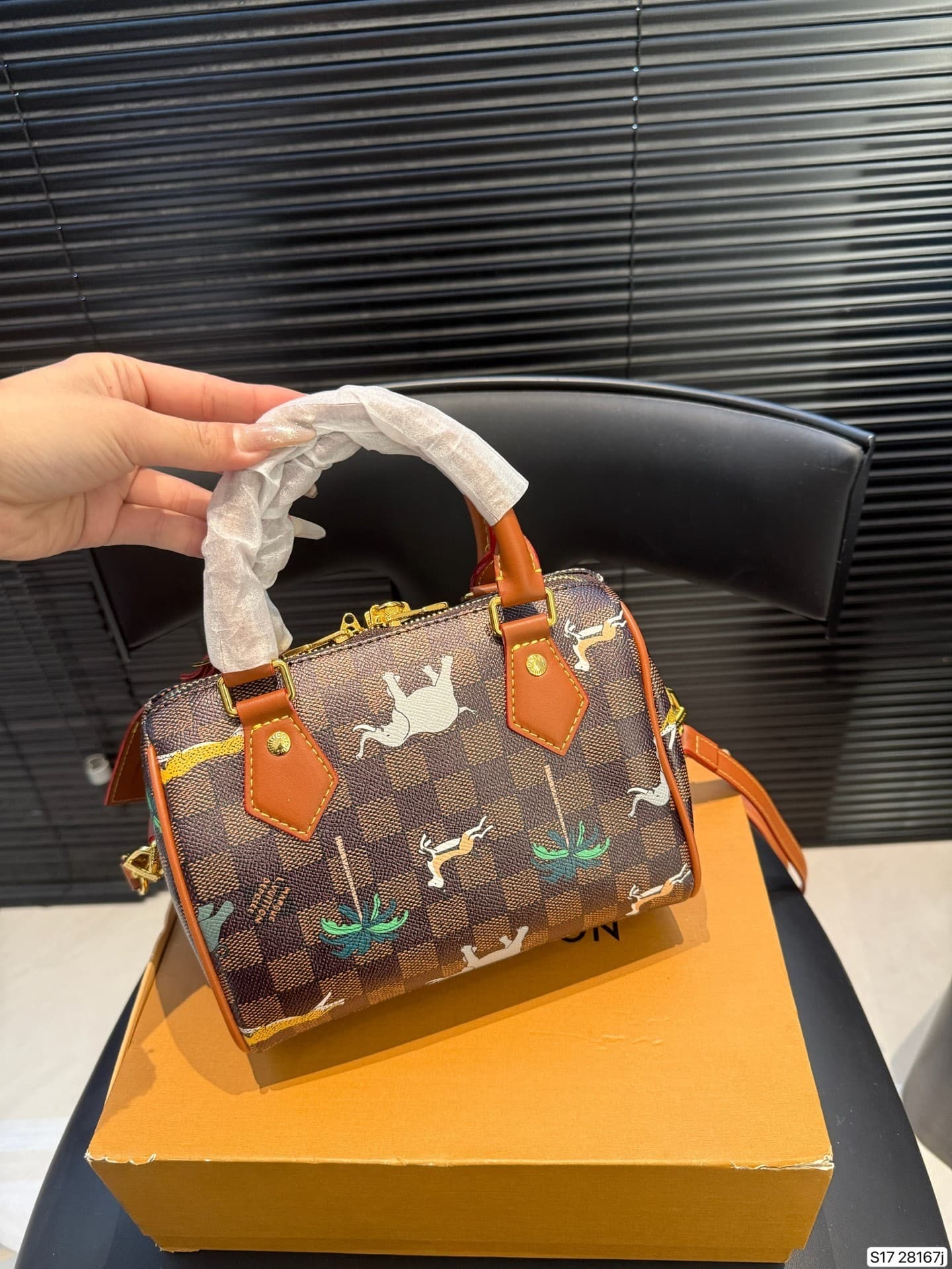 L X V Handbag 20cm