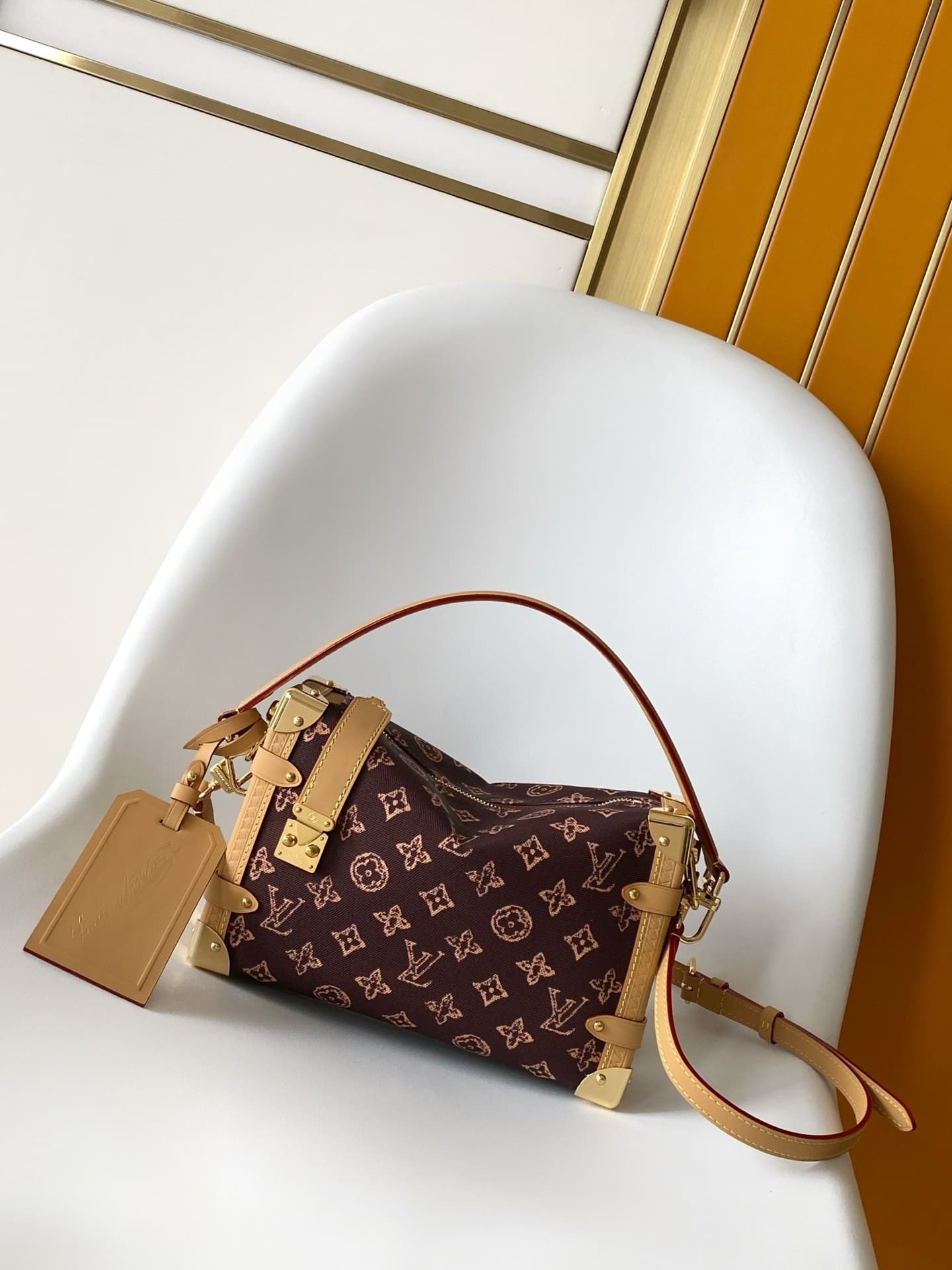 L X V SIDE TRUNK M27891/M27516 23.5x16x8.5cm(Multiple colors)