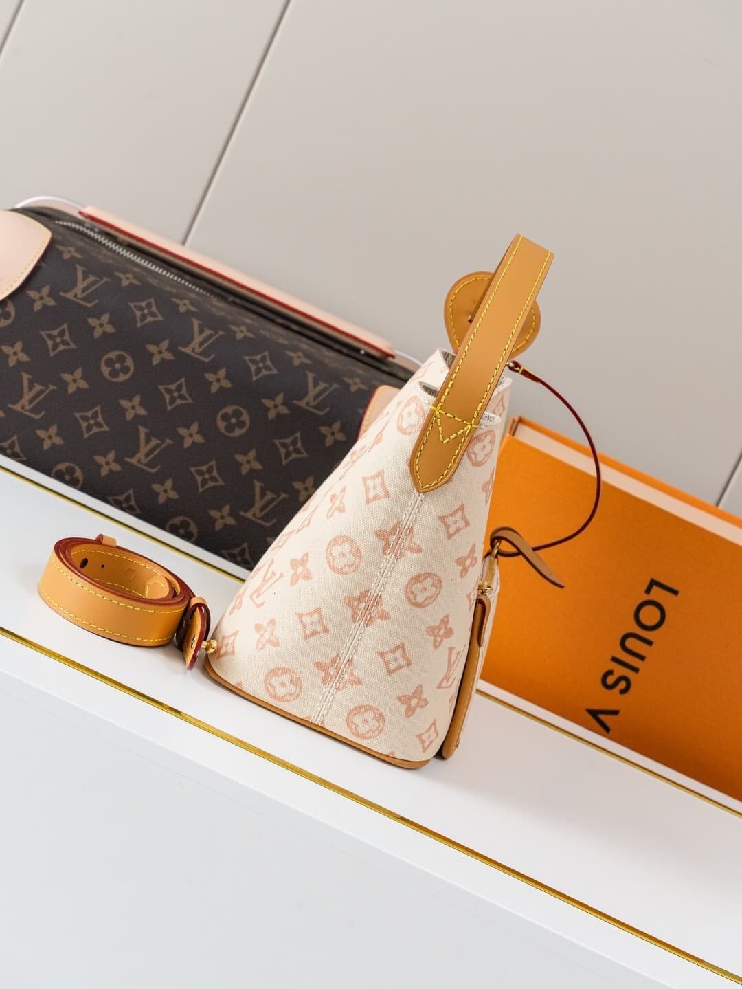 L X V ALL-IN BB M28335/M27529 18x12x16cm(Multiple colors)