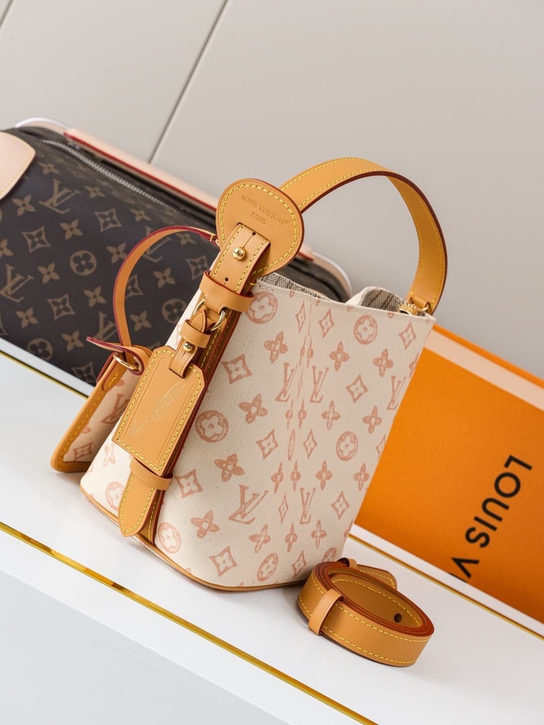 L X V ALL-IN BB M28335/M27529 18x12x16cm(Multiple colors)