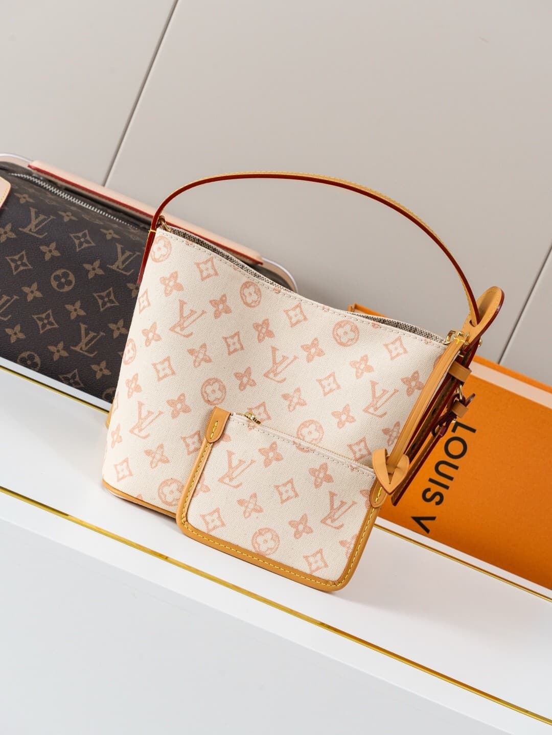 L X V ALL-IN BB M28335/M27529 18x12x16cm(Multiple colors)