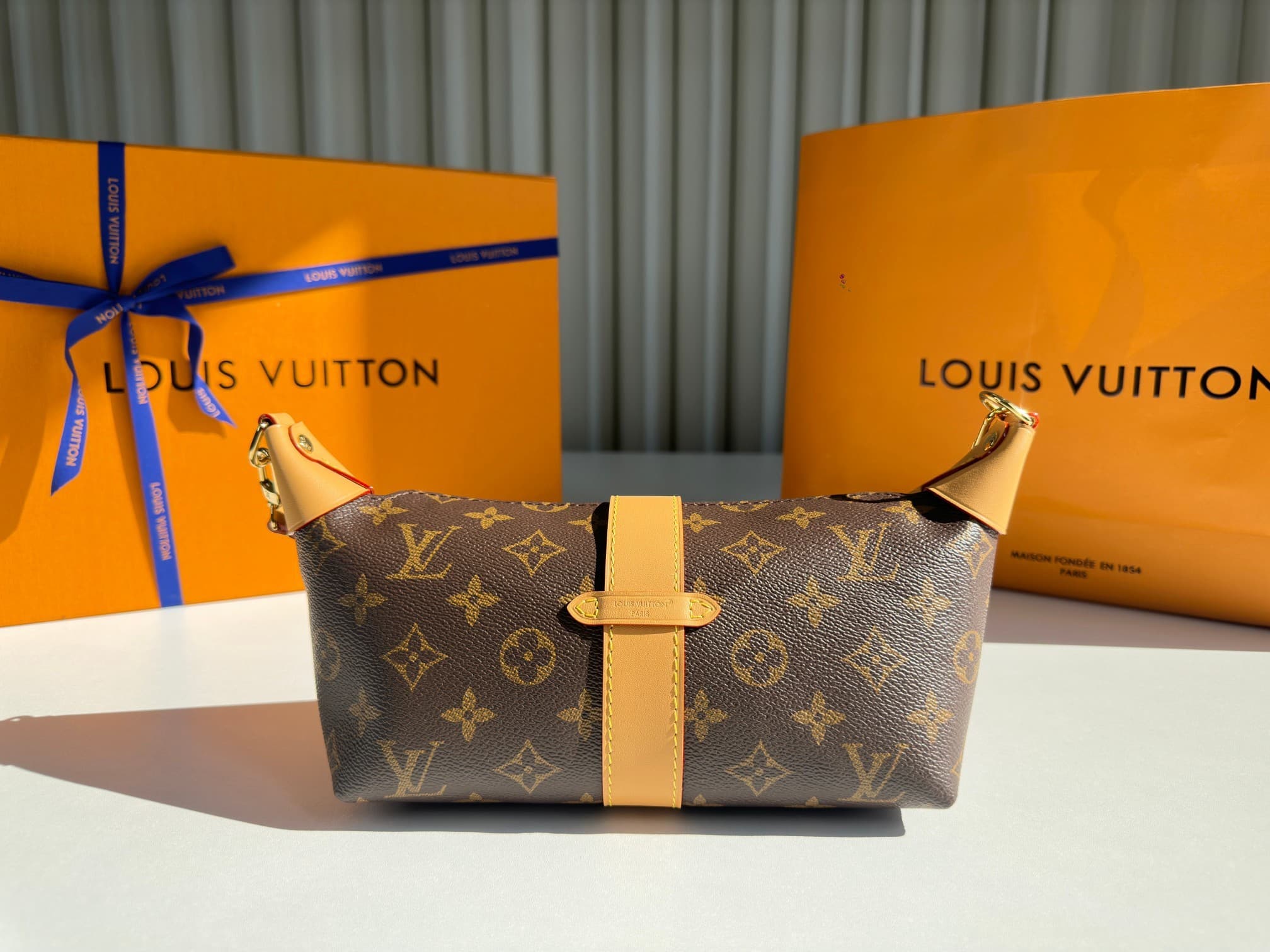 L X V POCHETTE MIA M26191 22x14.5x8cm