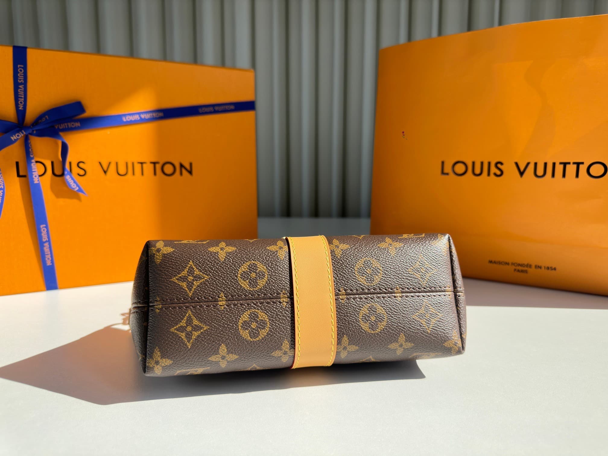 L X V POCHETTE MIA M26191 22x14.5x8cm