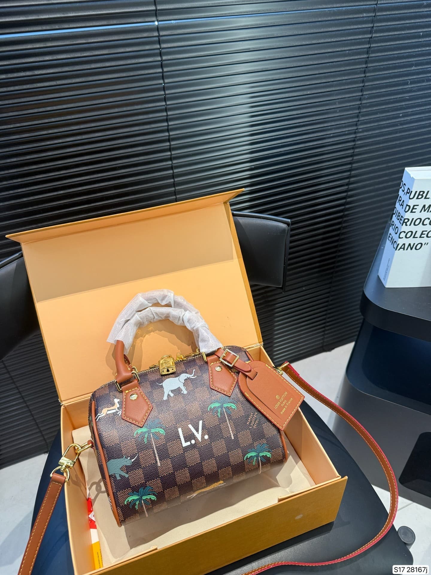 L X V Handbag 20cm