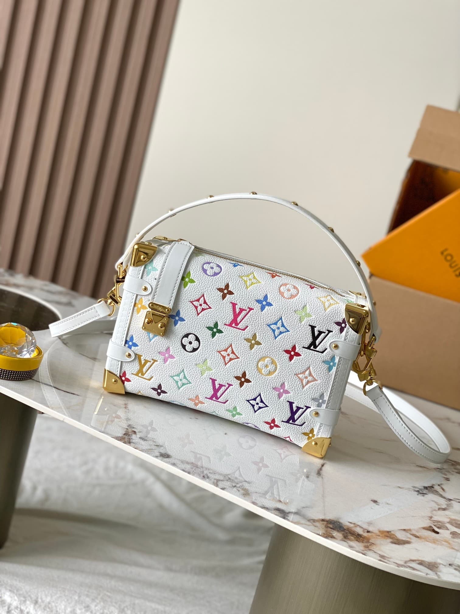 L X V women's crossbody bag M14046 23.5x16x8.5cm