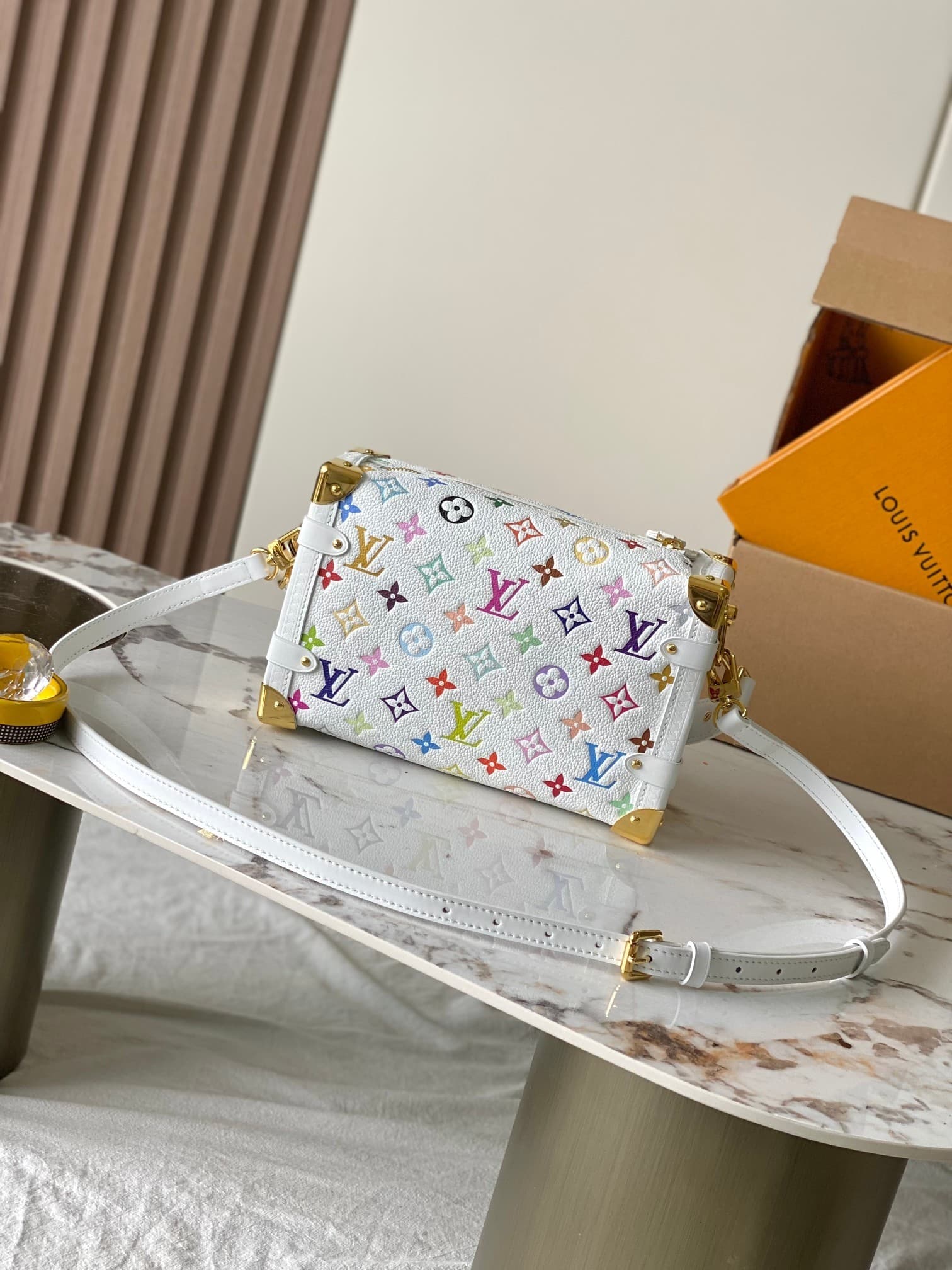 L X V women's crossbody bag M14046 23.5x16x8.5cm