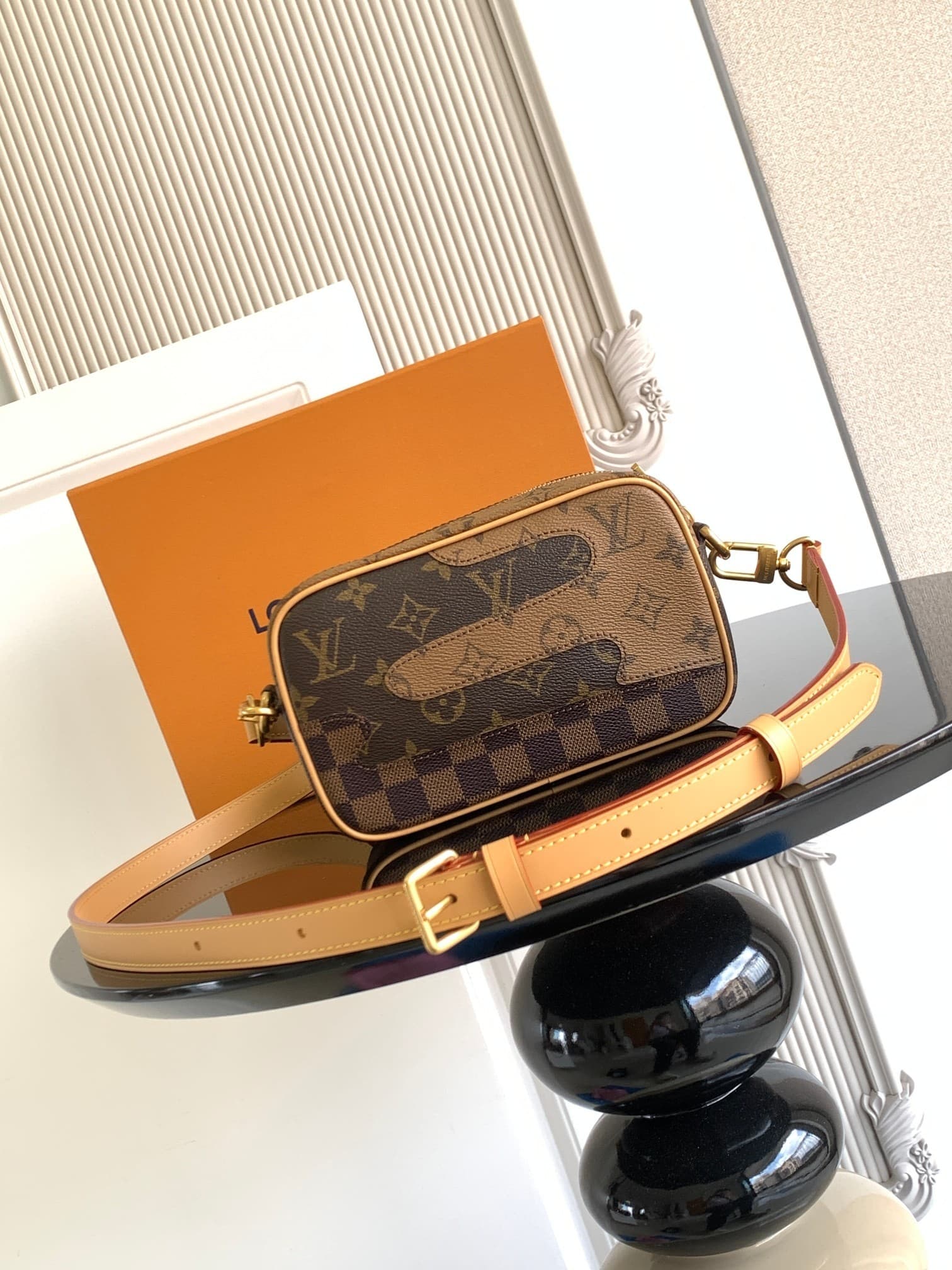 L X V ๐๐ซ๐จ๐๐๐é๐ซ๐จ M26020 Size๏ผ20x13x6.5cm