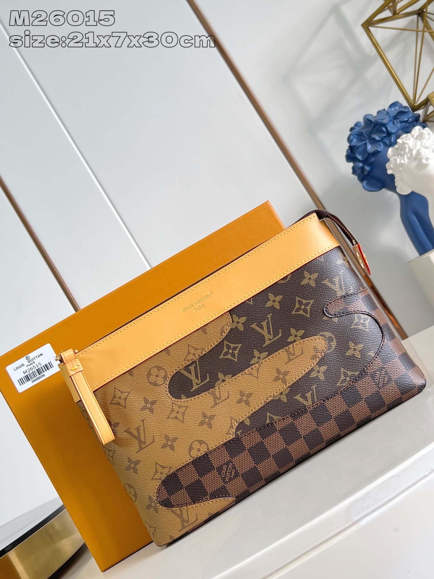 L X V Pochette Voyage Souple Clutch bag M26015 Size:21x7.5x30cm