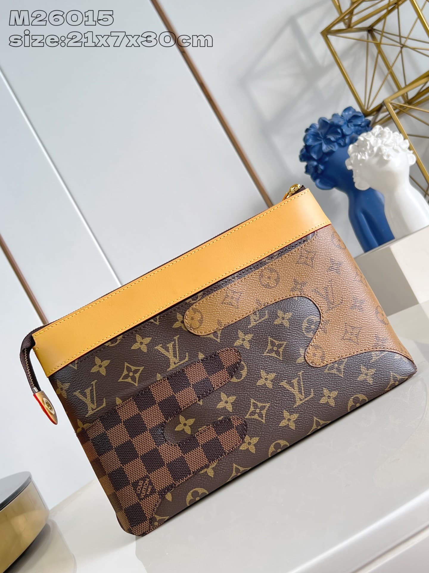 L X V Pochette Voyage Souple Clutch bag M26015 Size:21x7.5x30cm
