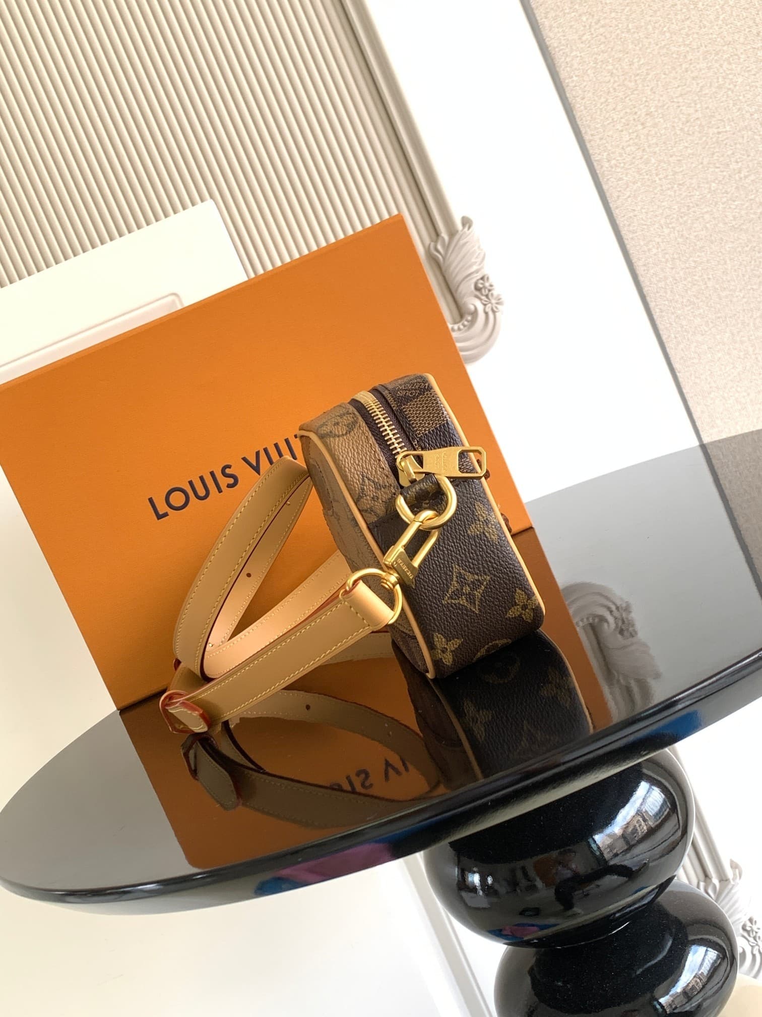 L X V ๐๐ซ๐จ๐๐๐é๐ซ๐จ M26020 Size๏ผ20x13x6.5cm