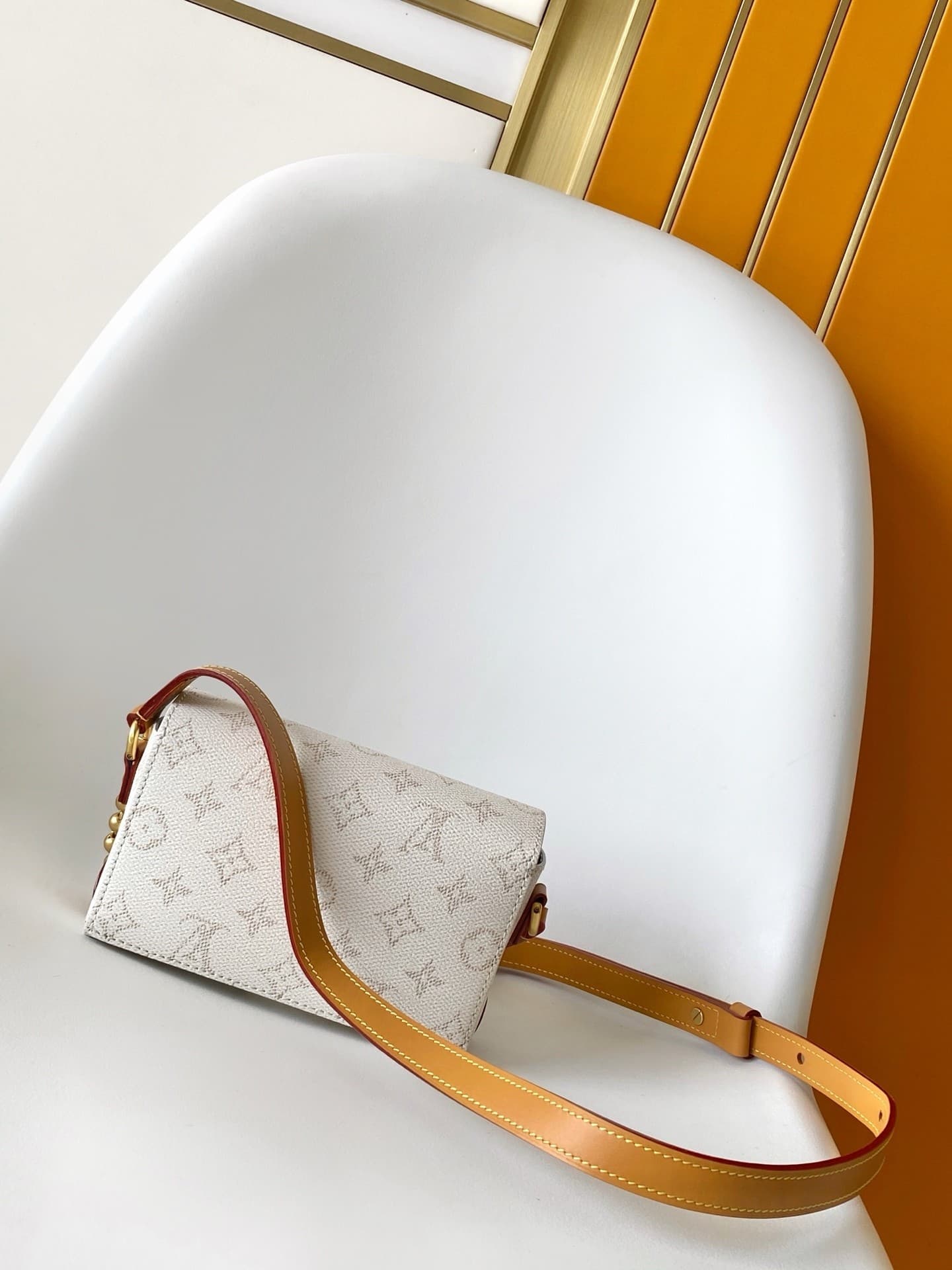 L X V STEAMER Bag M14923 18x11x6.5cm