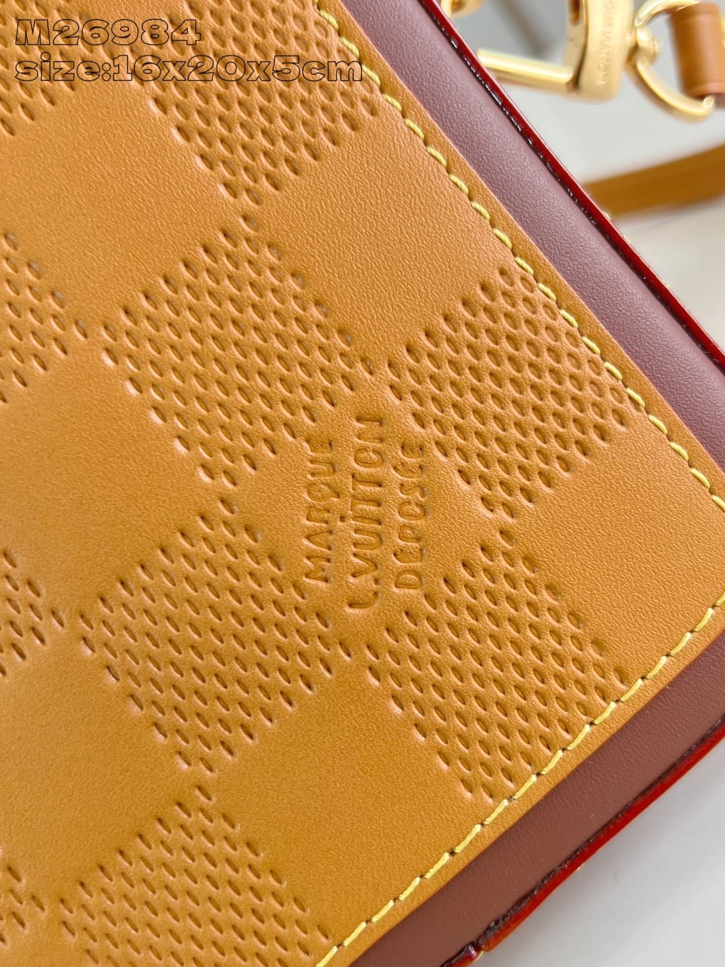 L X V Toast M26984 16x20x5cm