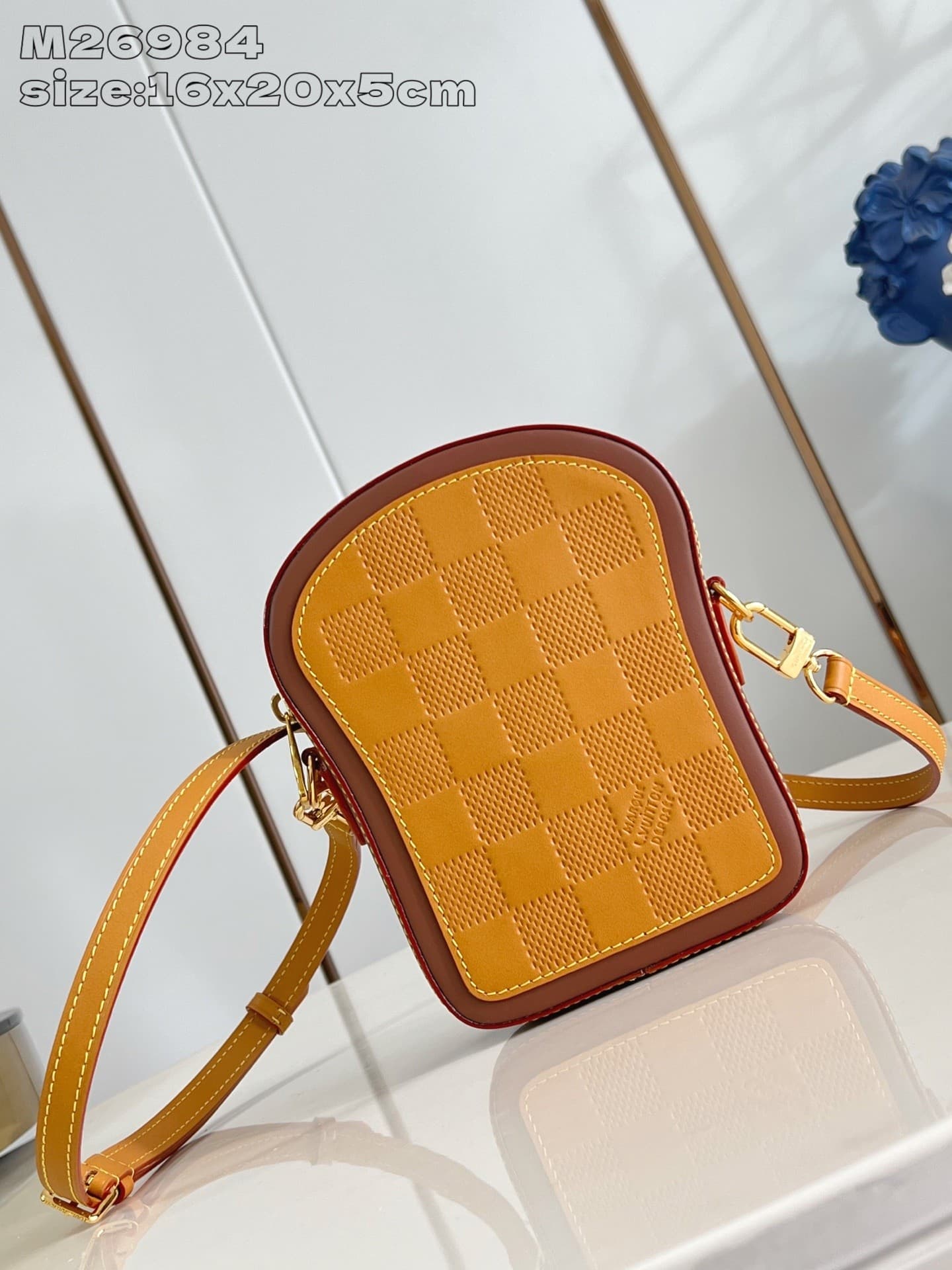 L X V Toast M26984 16x20x5cm