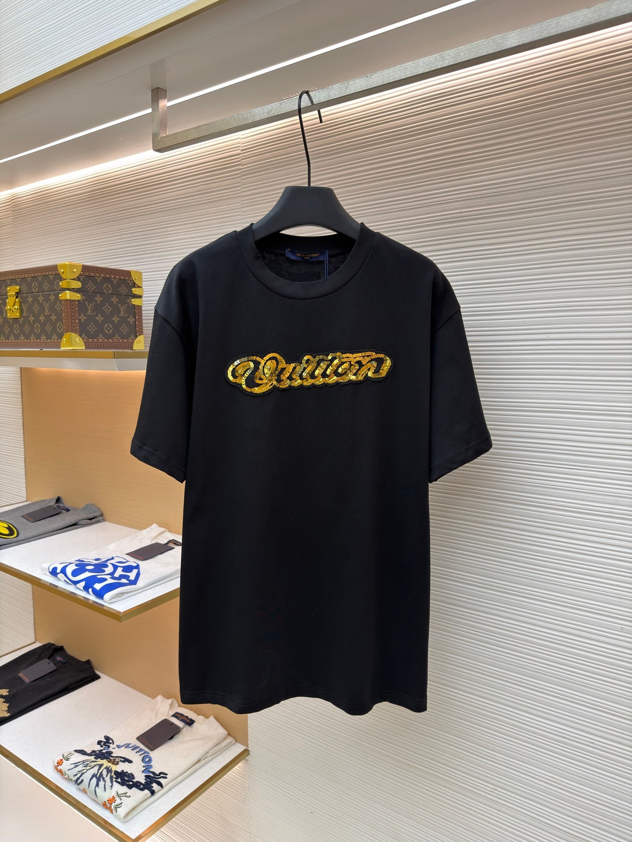 L X V T-shirt