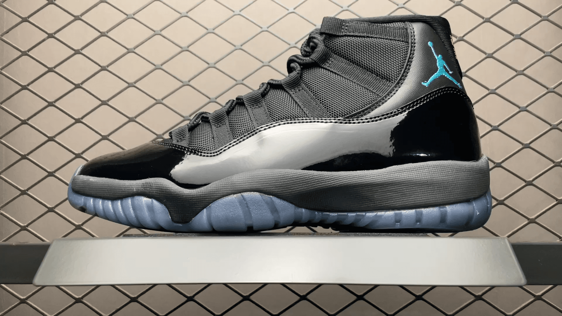 JRD 11 Retro Gamma Blue CT8012-047