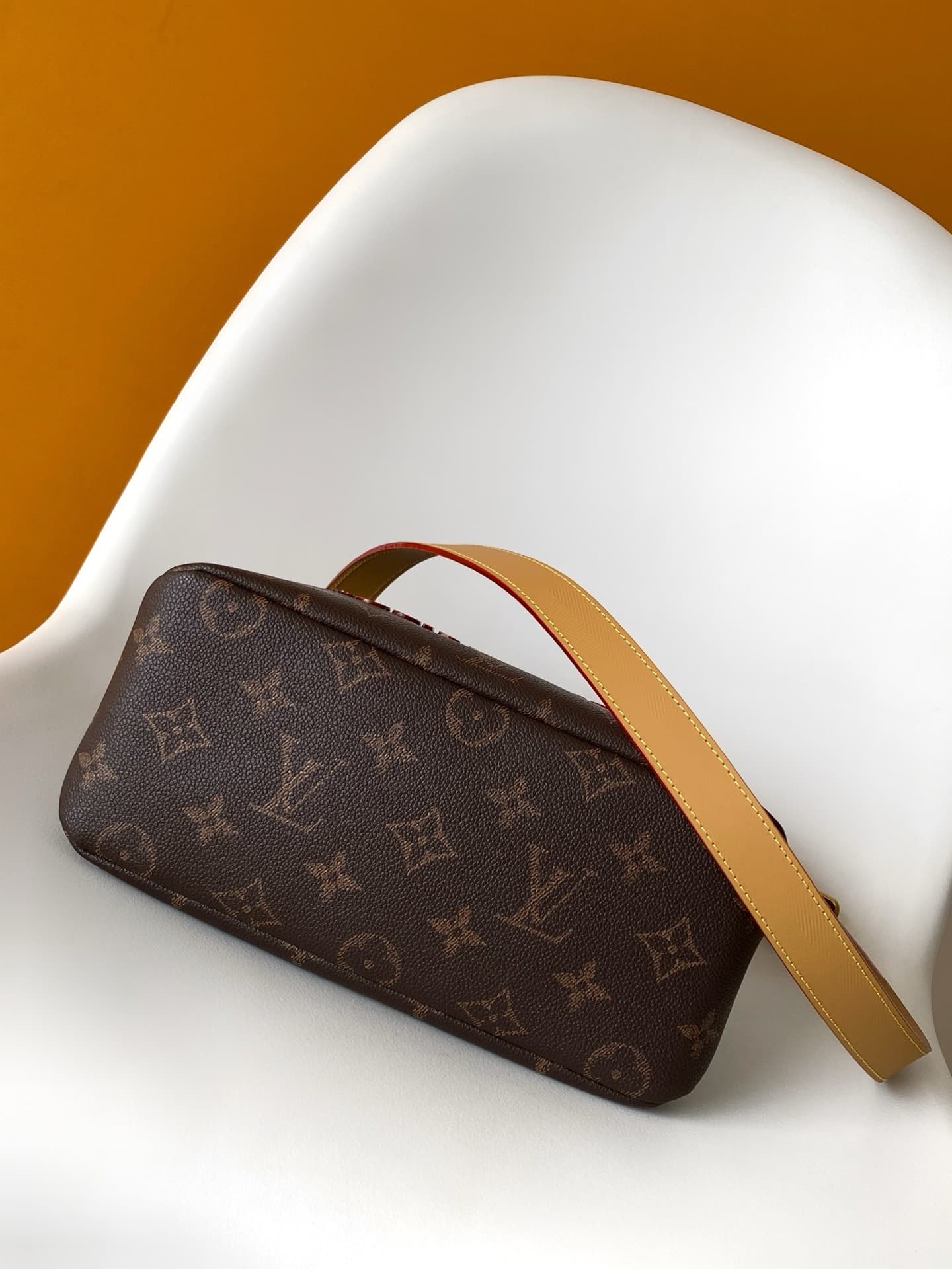 L X V SHOPPER TOTE M27019 25x19x11cm