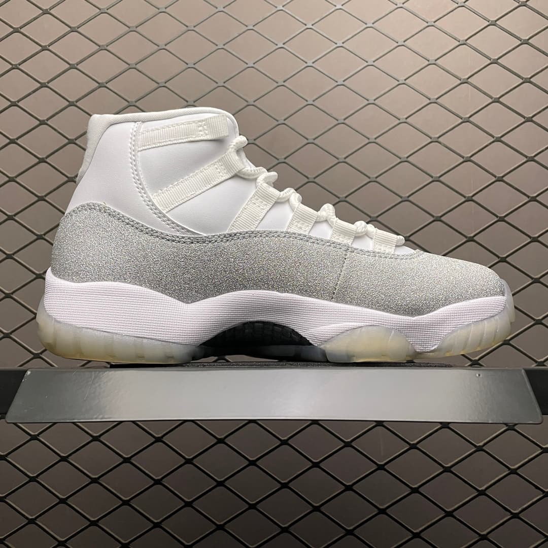 JRD 11 Retro White Metallic Silver AR0715-100