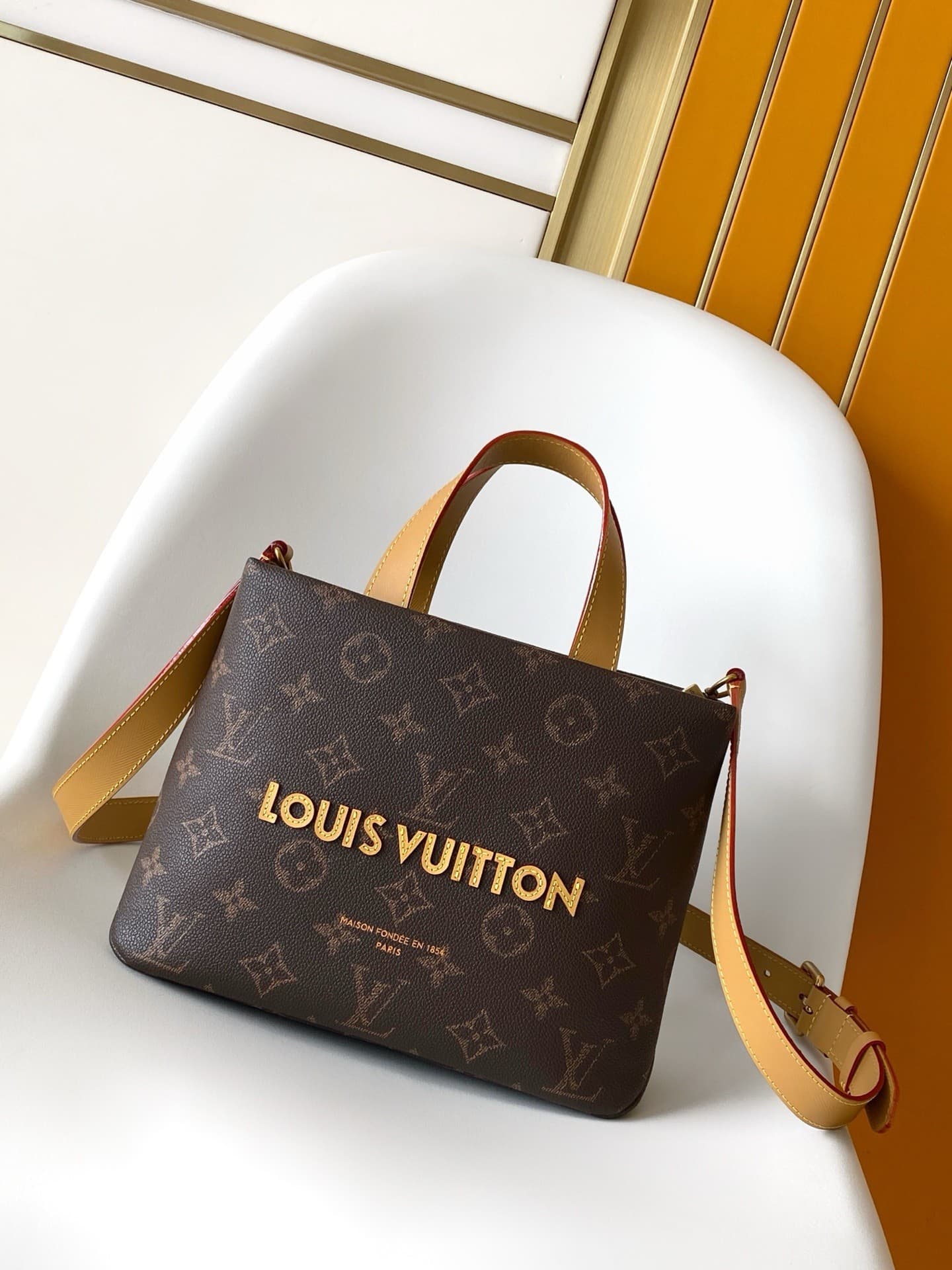 L X V SHOPPER TOTE M27019 25x19x11cm