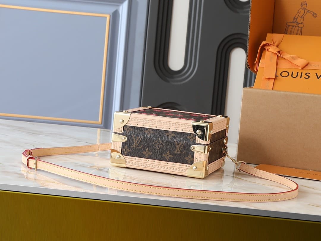 L X V Mini Square Trunk M14040 17x17x8cm