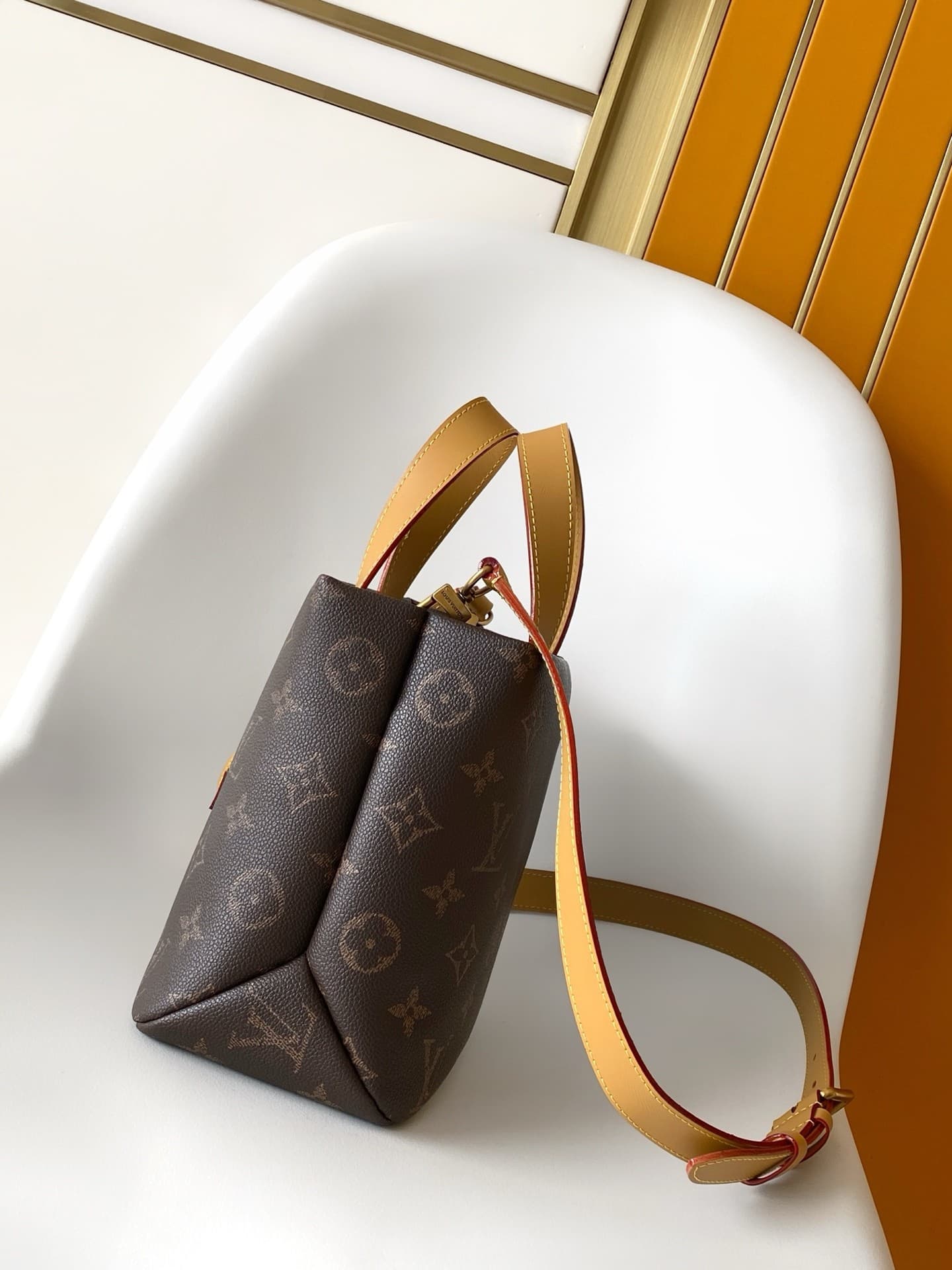 L X V SHOPPER TOTE M27019 25x19x11cm