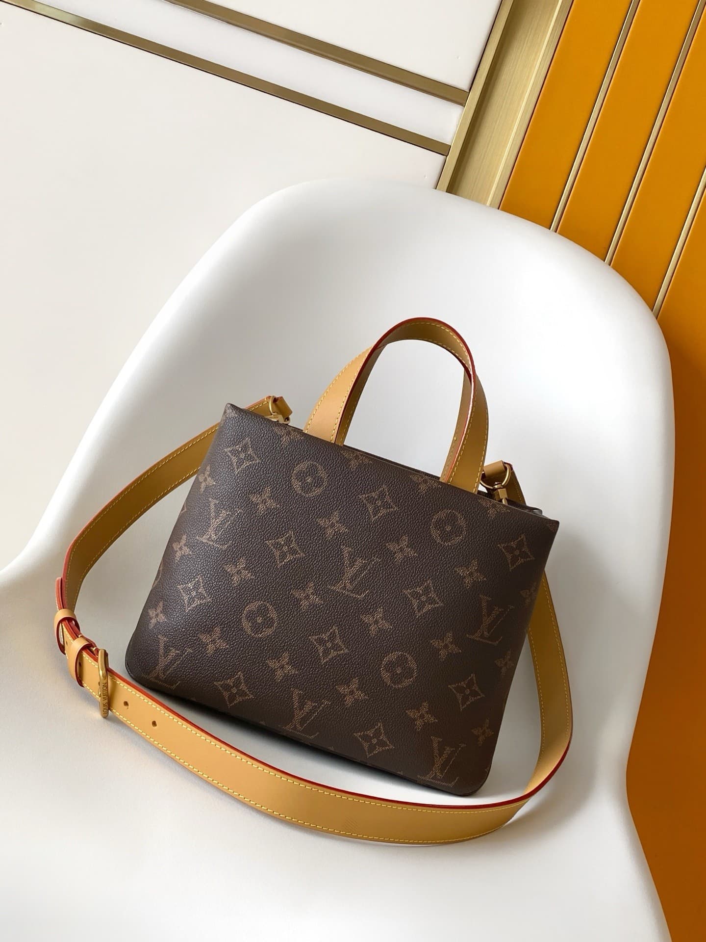 L X V SHOPPER TOTE M27019 25x19x11cm