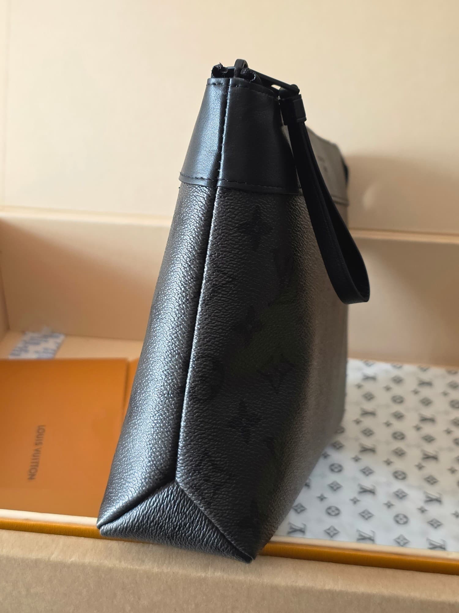 L X V Pochette Voyage Souple Clutch bag M26741 Size:27x21x3cm