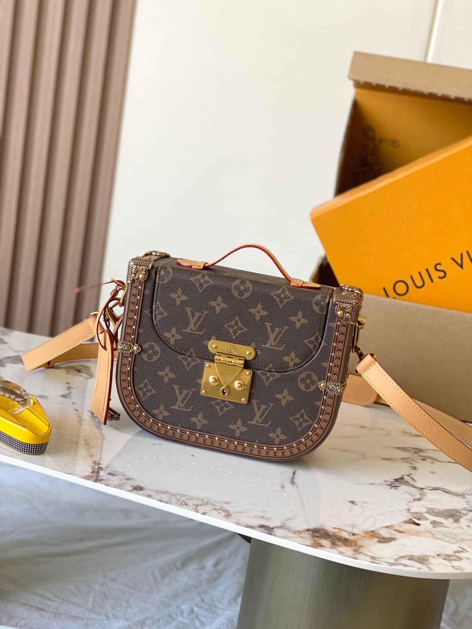 L X V Montsouris Trunk St M15166 17x7x22cm