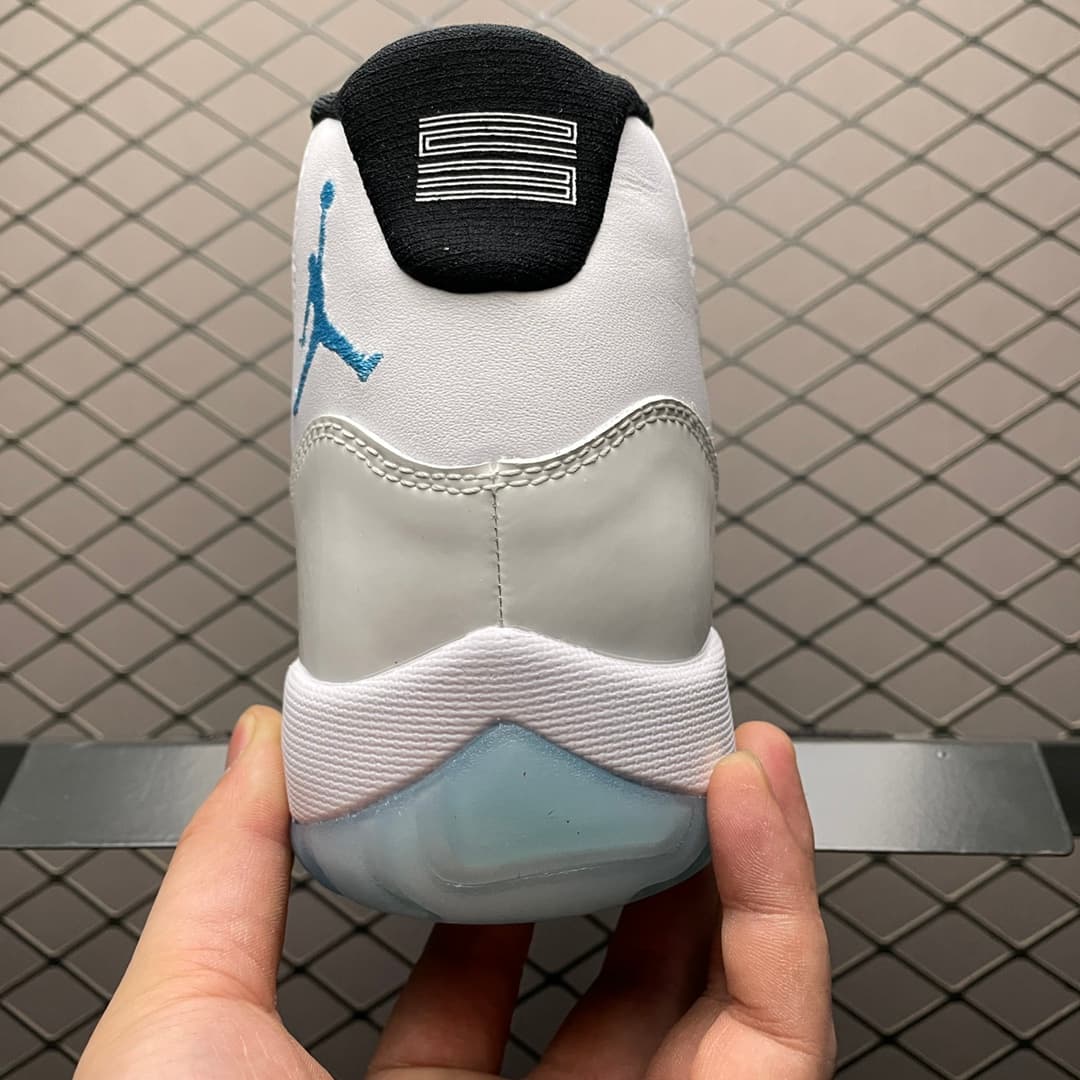 JRD 11 Retro Legend Blue 378037-117