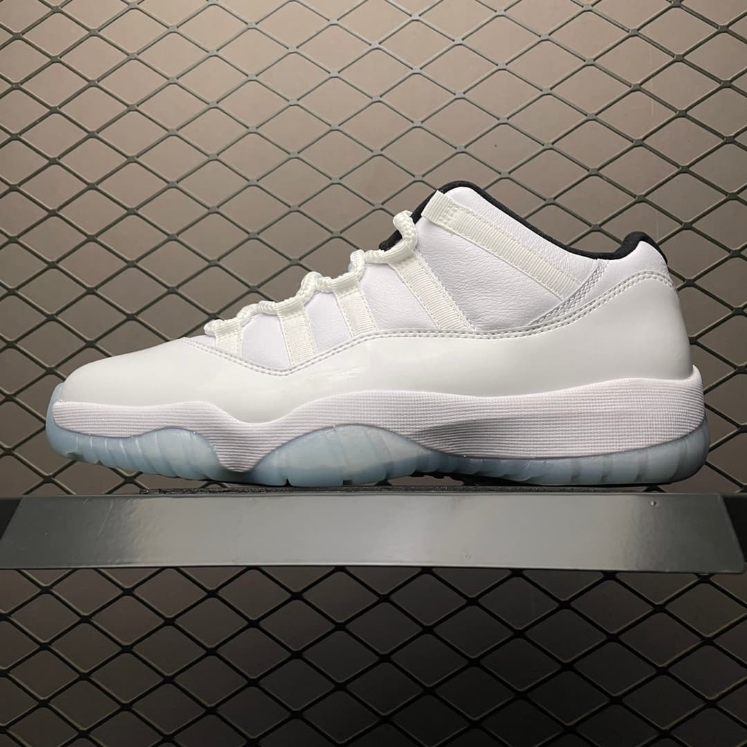 JRD 11 Retro Low Legend Blue AV2187-117