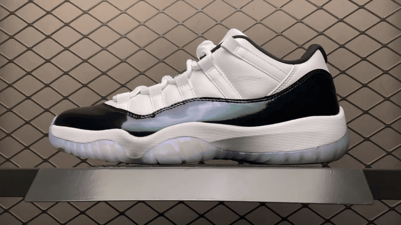 JRD 11 Retro Low Iridescent 528895-145